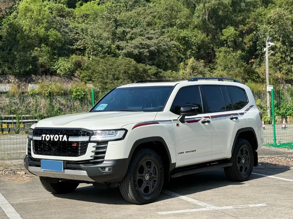 2015 Toyota Land Cruiser 4.0L 275HP V6 5AT