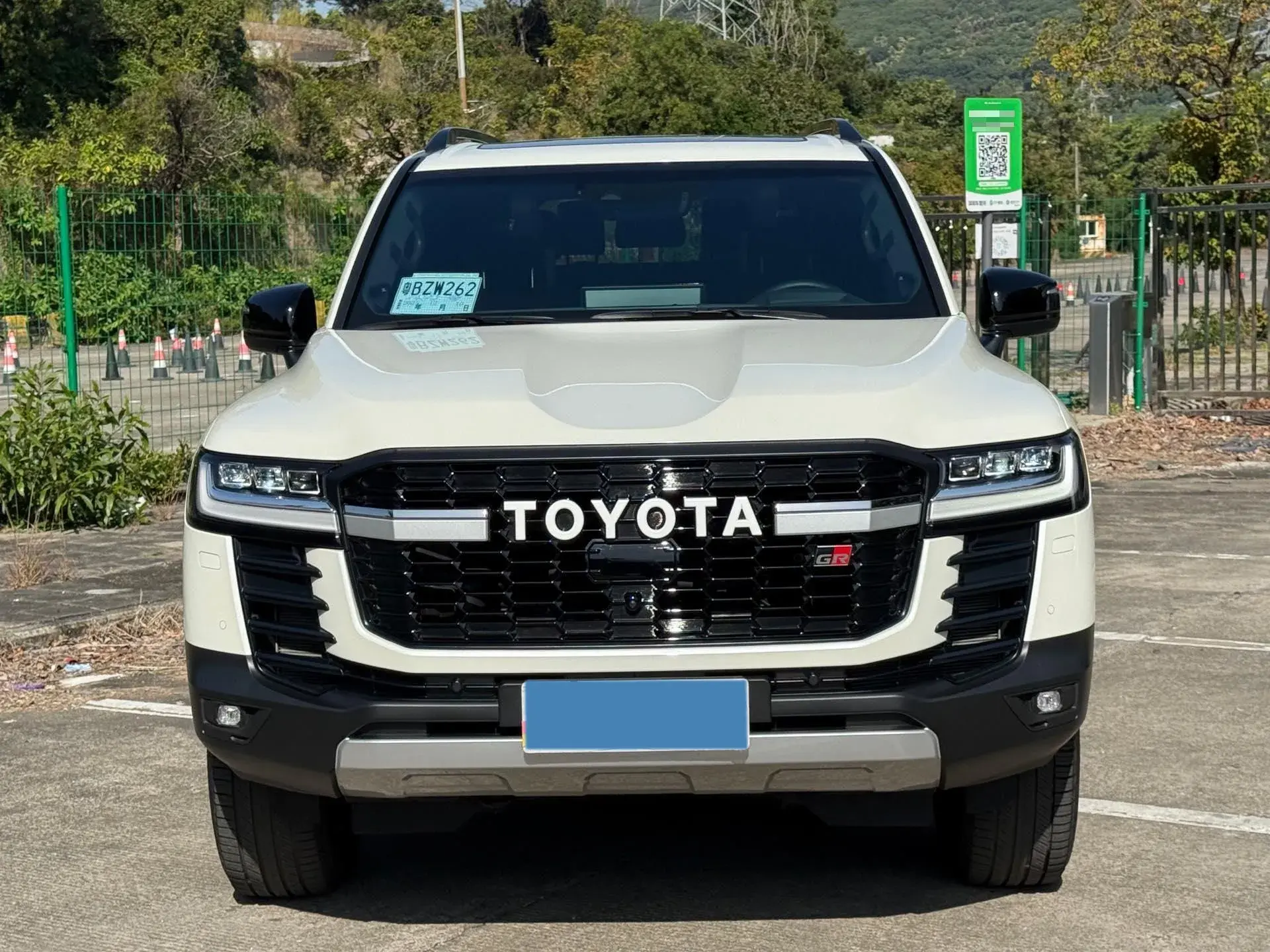 2015 TOYOTA LAND thumbnail 2