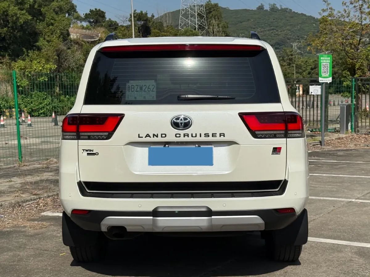 2015 Toyota Land Cruiser 4.0L 275HP V6 5AT,autocango,china used car exporter,china ev exporter,chinese used car exporter,chinese used ev exporter