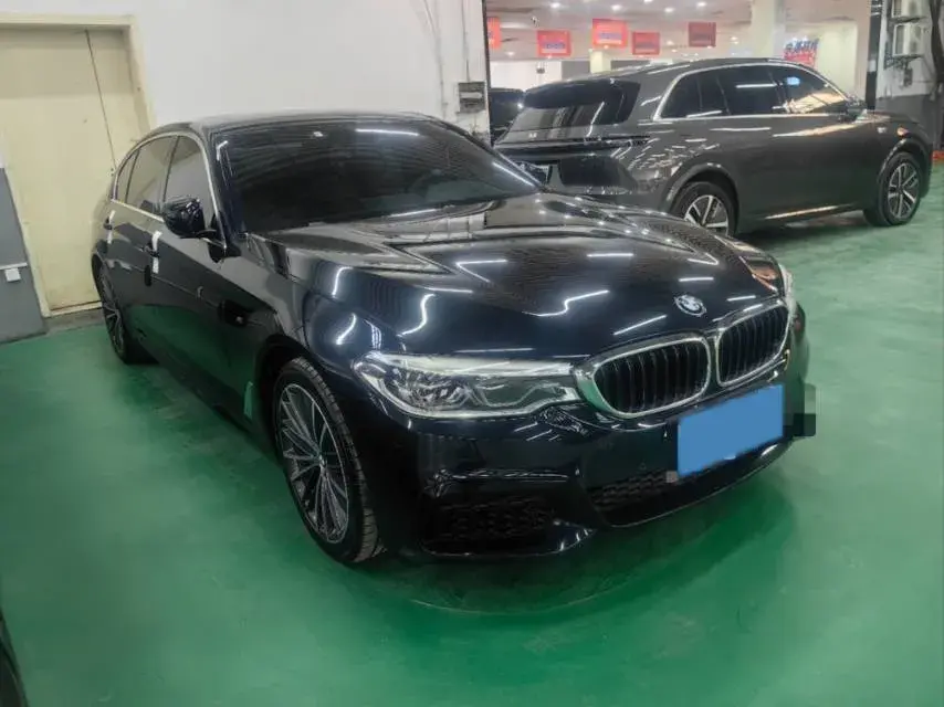 2020 BMW 5 thumbnail 3