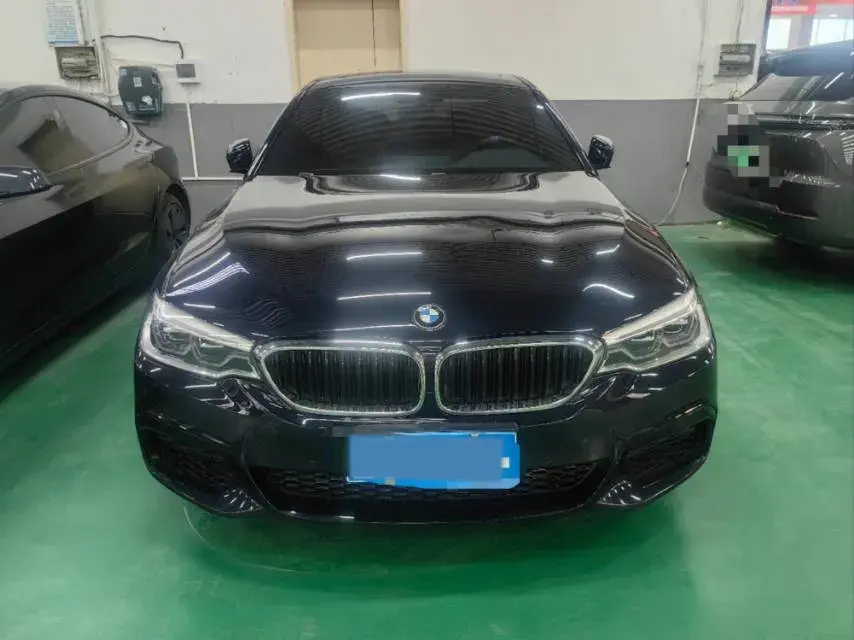 2020 BMW 5 thumbnail 2