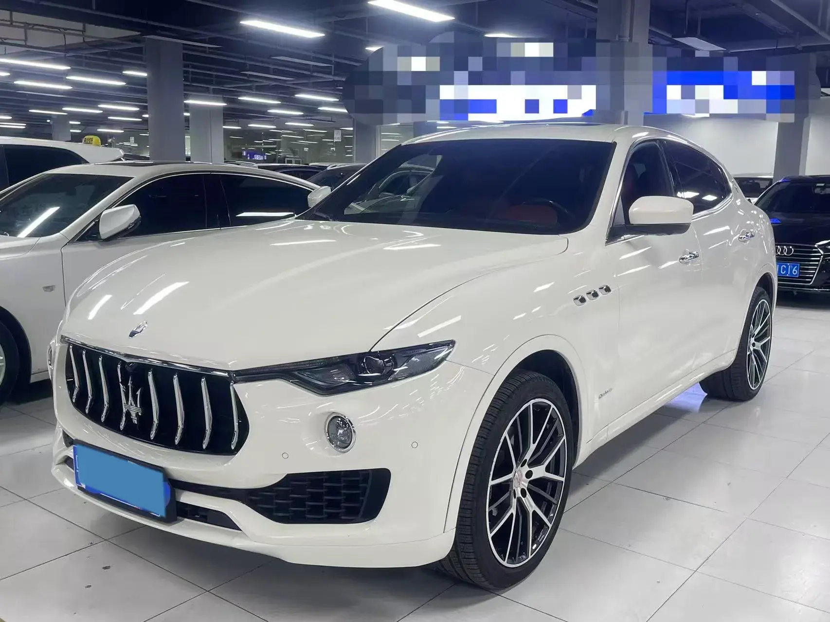 2018 MASERATI LEVANTE view 1