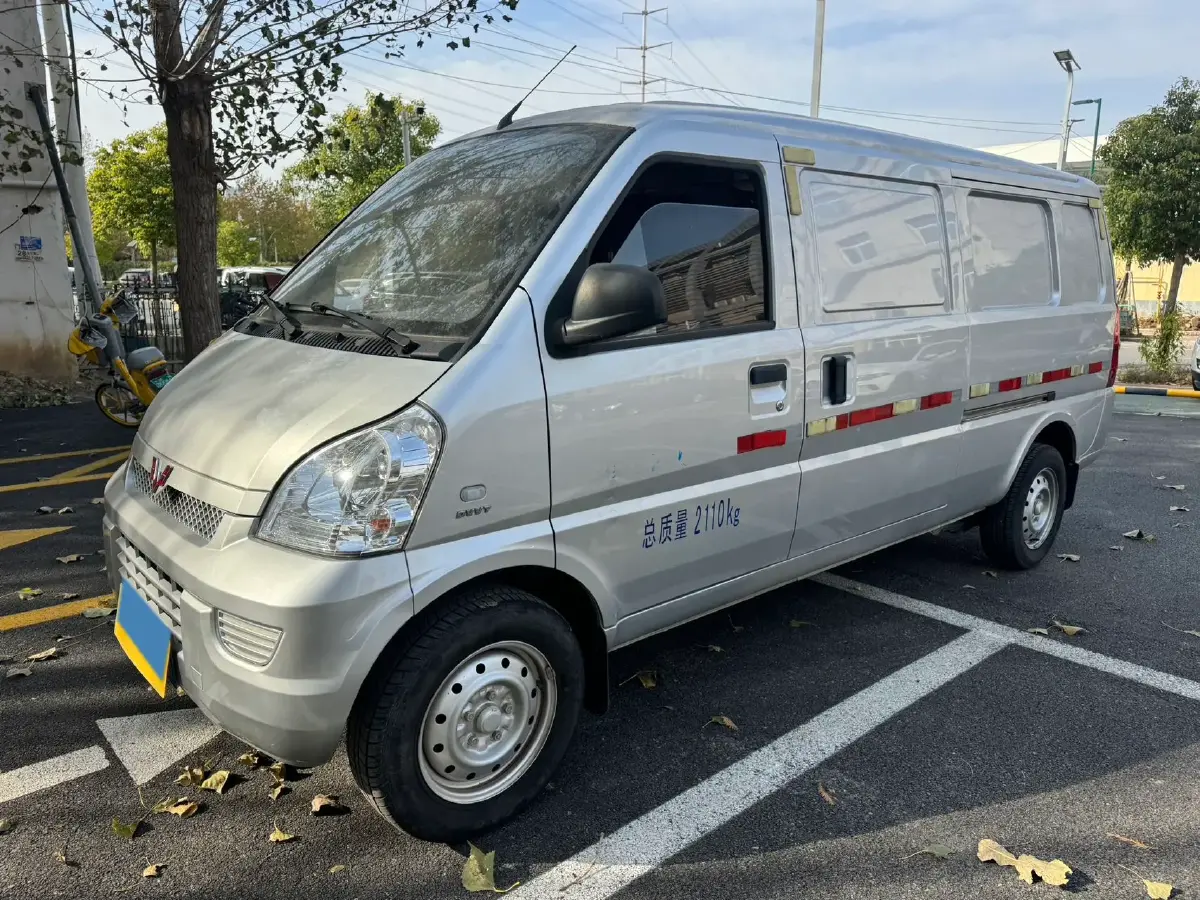 2021 WuLing RongGuang 1.5L 99HP L4 5MT
