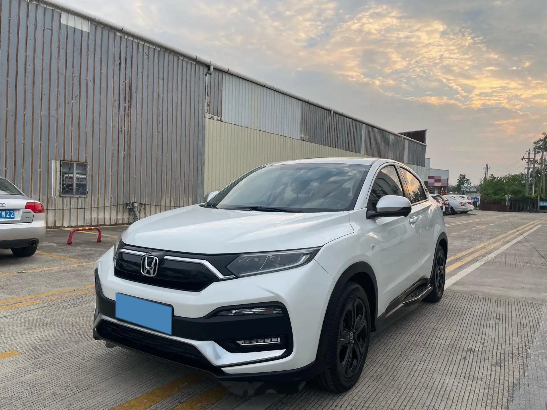 2020 HONDA XR-V view 1