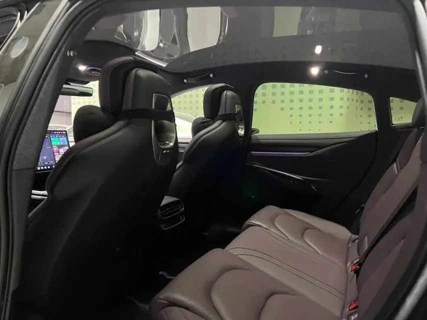 2024 MI SU7 thumbnail 3