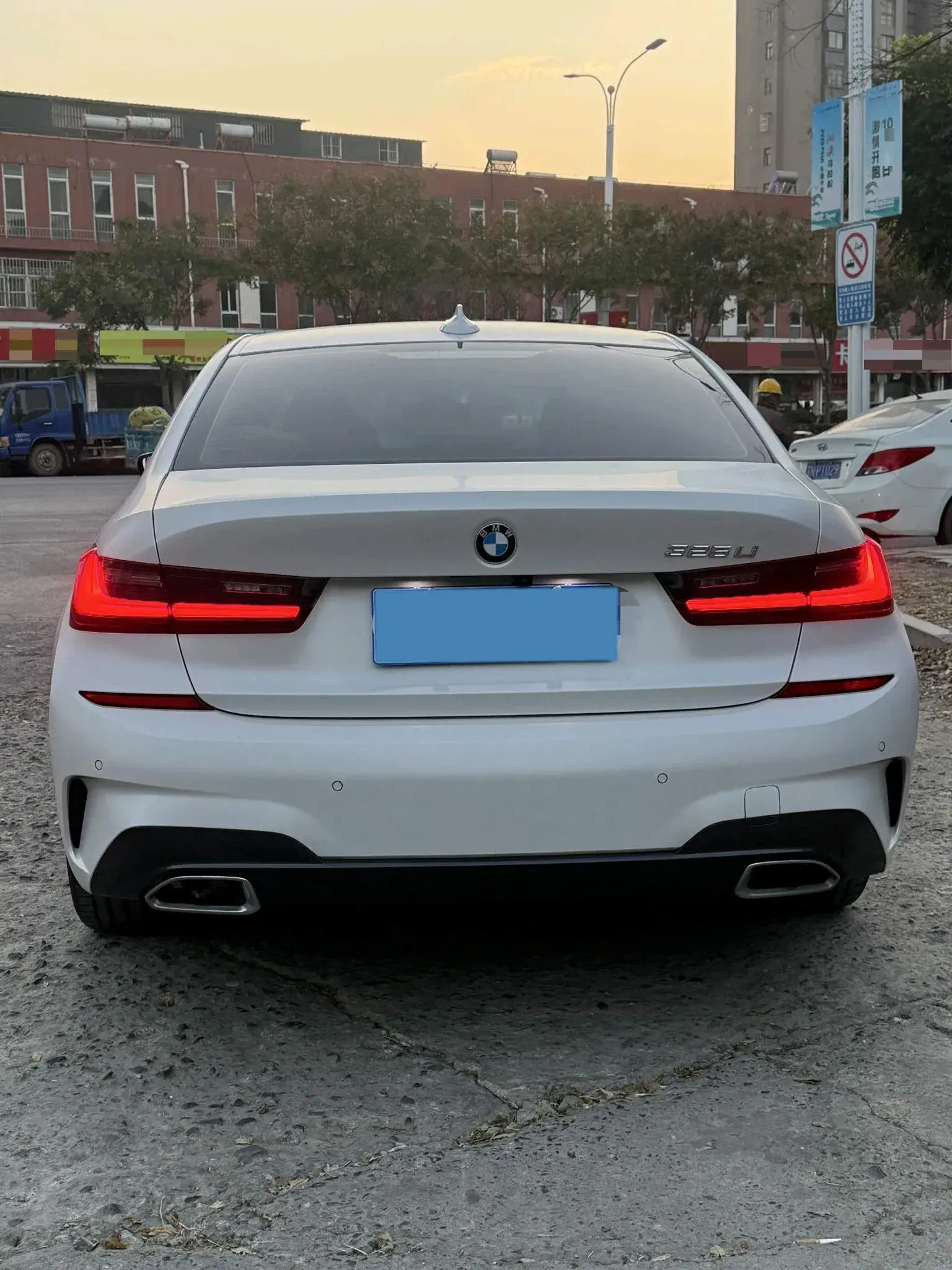 2022 BMW 3 thumbnail 4