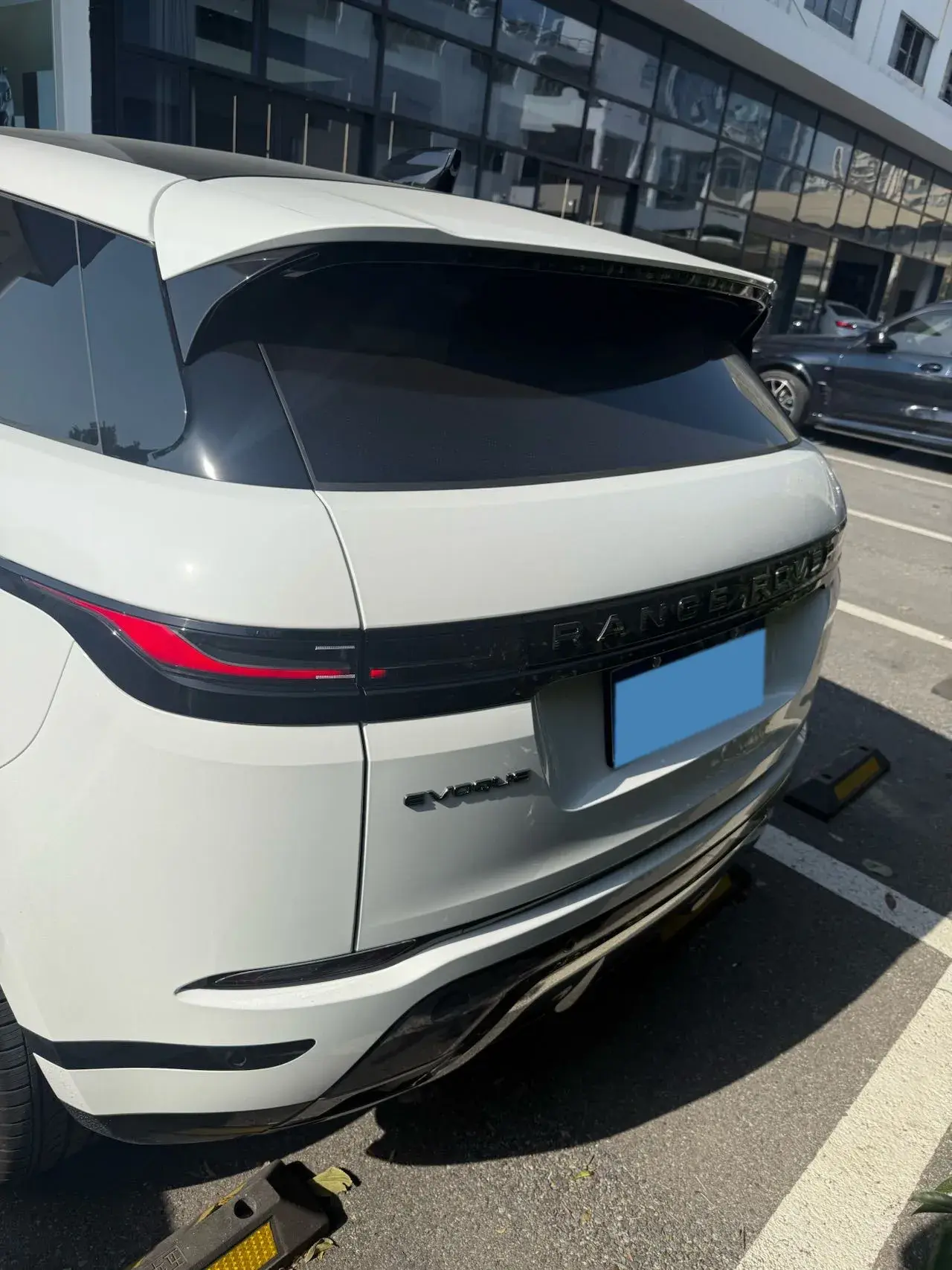 2024 LAND ROVER thumbnail 3