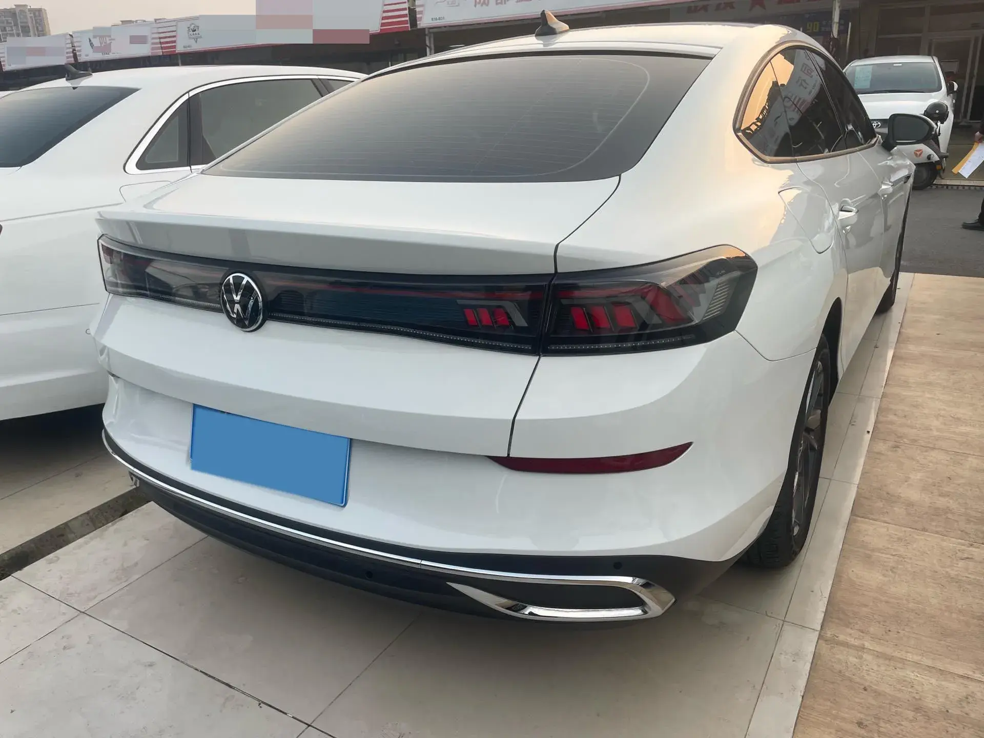 2024 VOLKSWAGEN LAMANDO thumbnail 3