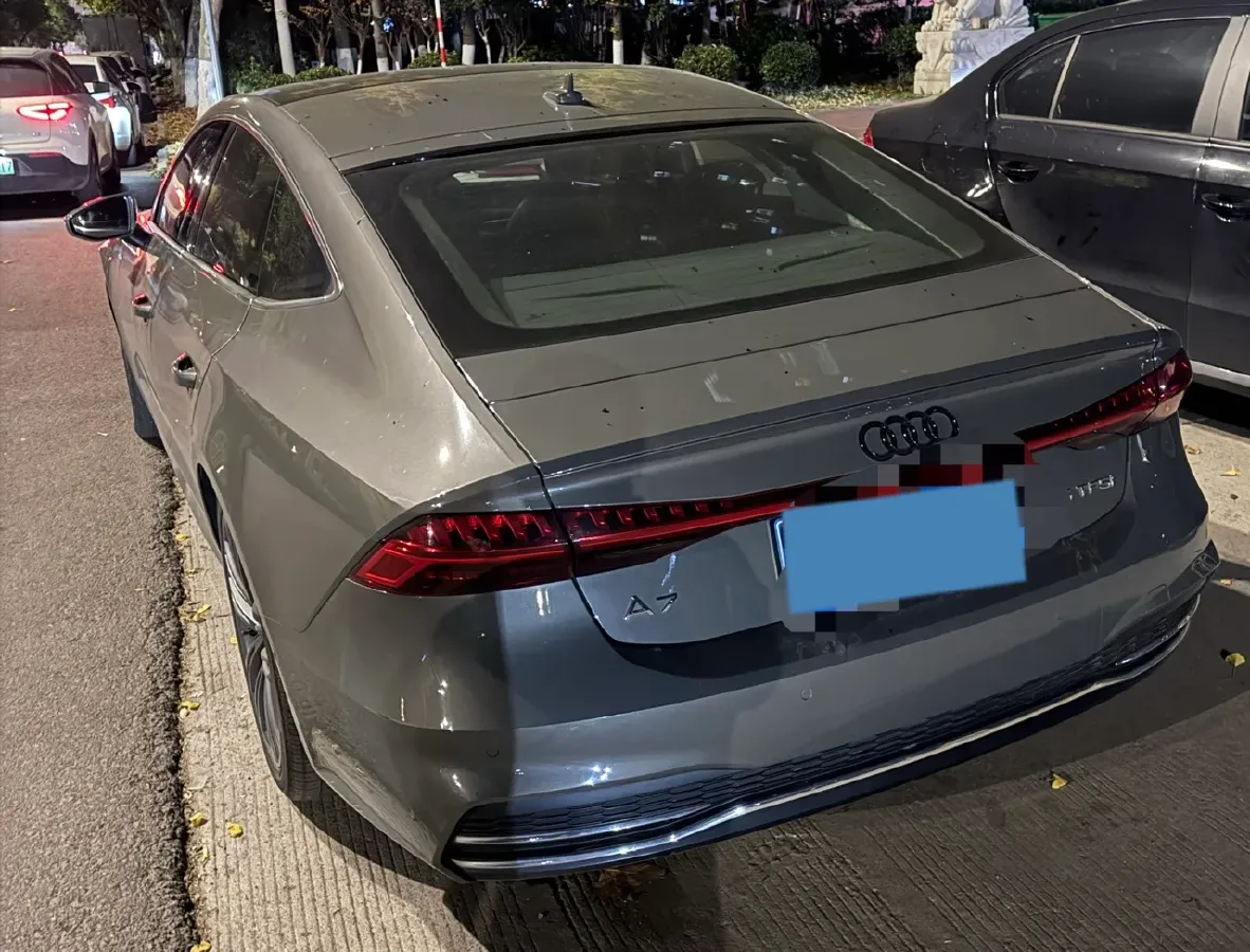 2022 Audi A7 2.0T 245HP L4 7DCT,autocango,china used car exporter,china ev exporter,chinese used car exporter,chinese used ev exporter