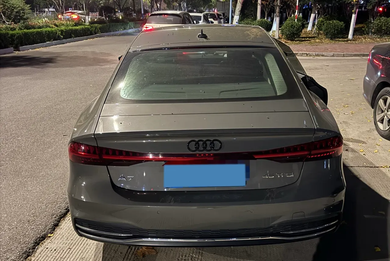 2022 Audi A7 2.0T 245HP L4 7DCT,autocango,china used car exporter,china ev exporter,chinese used car exporter,chinese used ev exporter