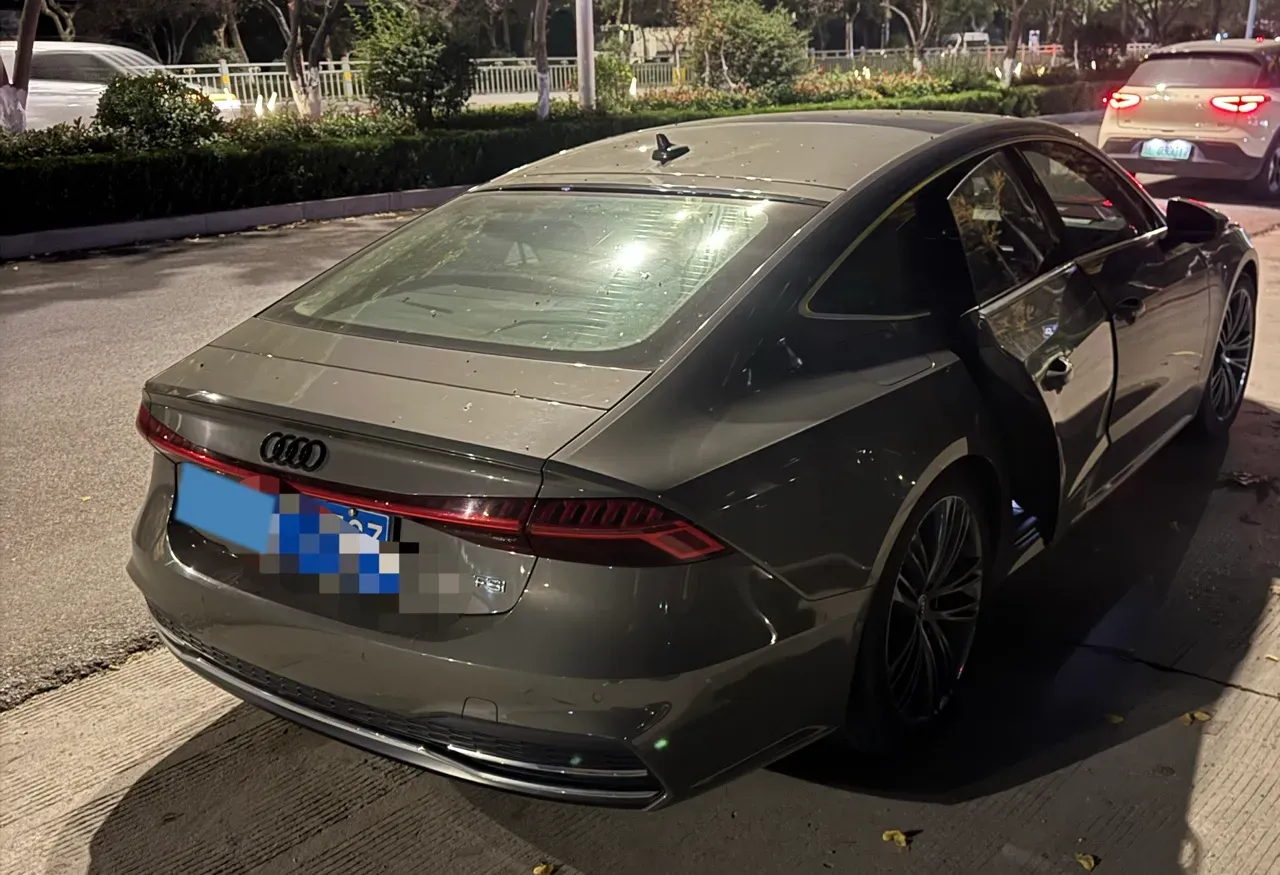 2022 Audi A7 2.0T 245HP L4 7DCT,autocango,china used car exporter,china ev exporter,chinese used car exporter,chinese used ev exporter