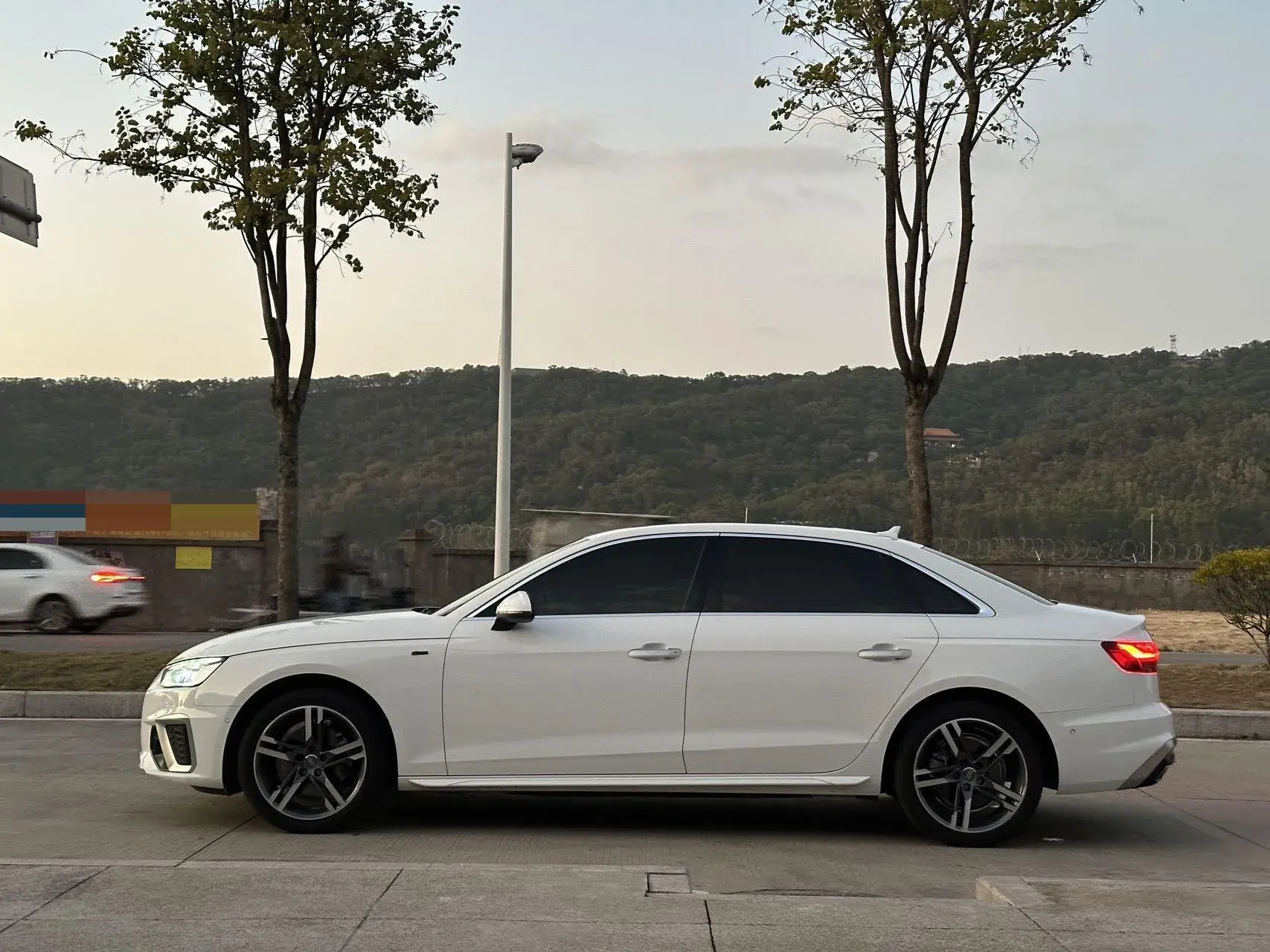 2020 AUDI A4L thumbnail 3