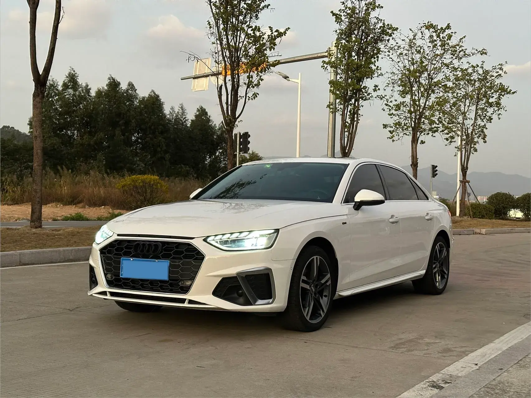 2020 AUDI A4L view 1