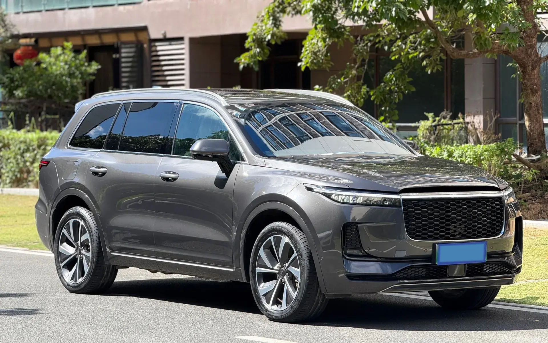 2021 LI ONE thumbnail 3