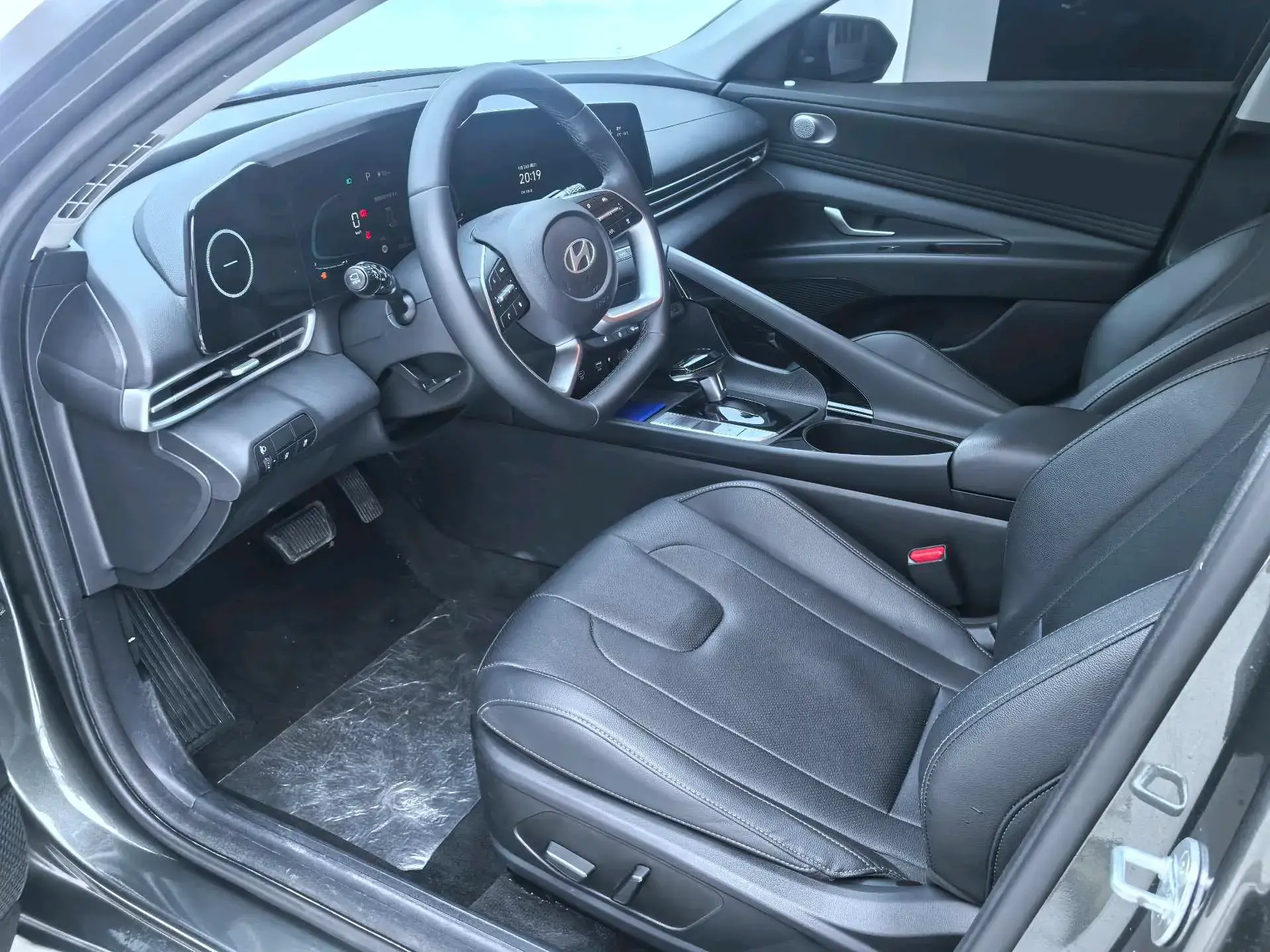 2023 HYUNDAI ELANTRA thumbnail 3