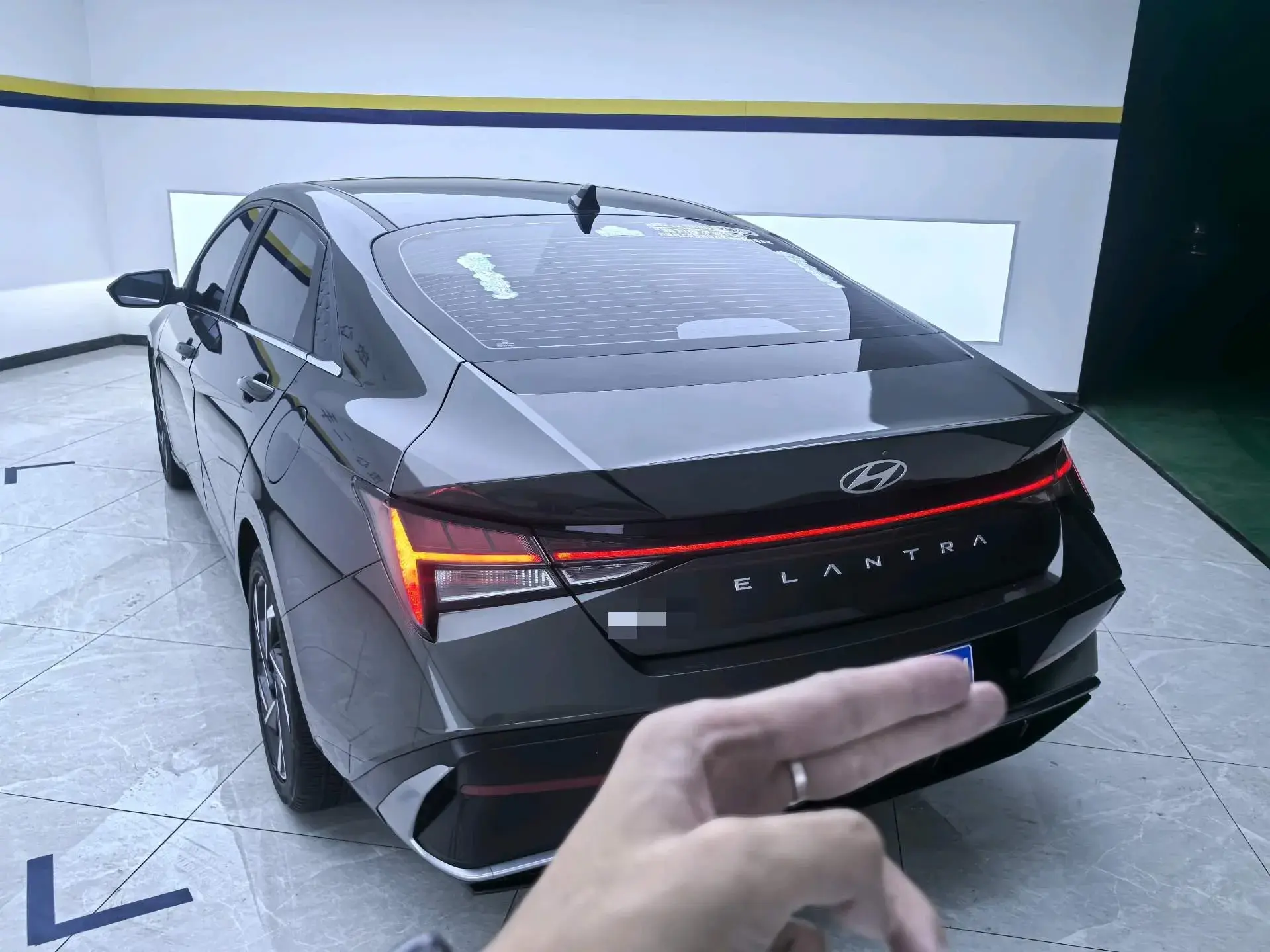 2023 HYUNDAI ELANTRA thumbnail 2