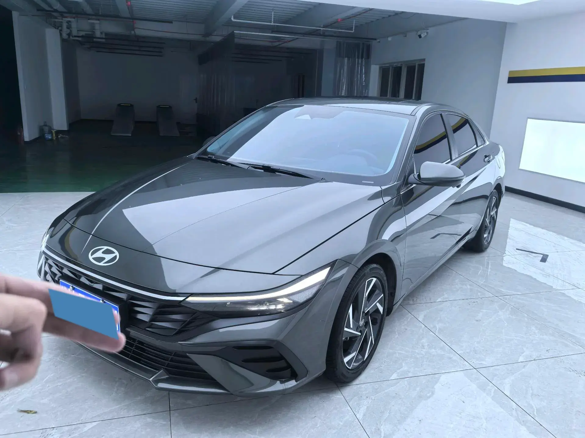 2023 HYUNDAI ELANTRA view 1