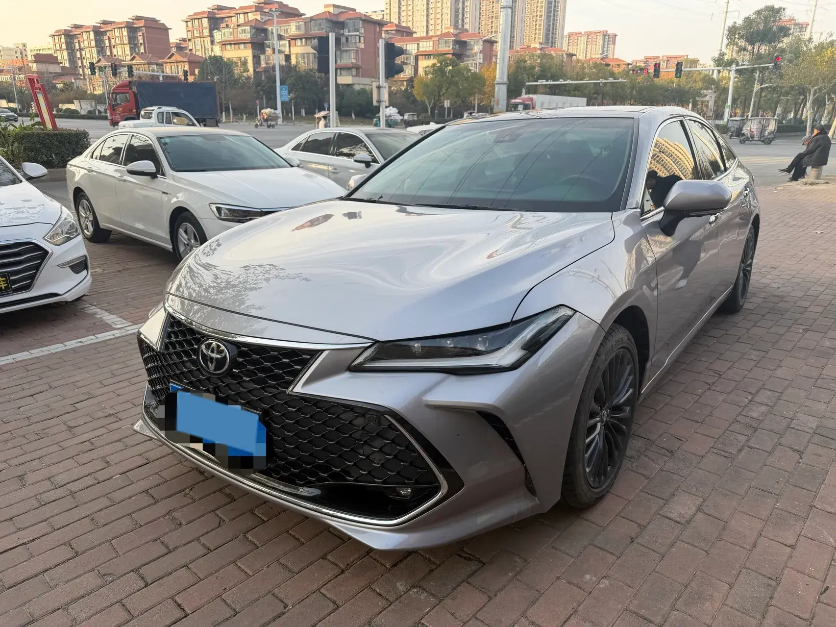 2022 TOYOTA AVALON view 1