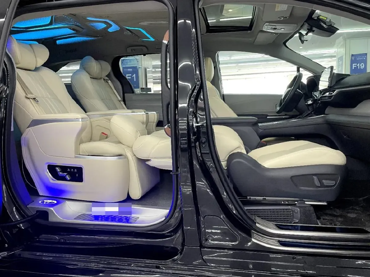 2024 Toyota Sienna 2.5L 189HP L4 E-CVT Hybrid,autocango,china used car exporter,china ev exporter,chinese used car exporter,chinese used ev exporter