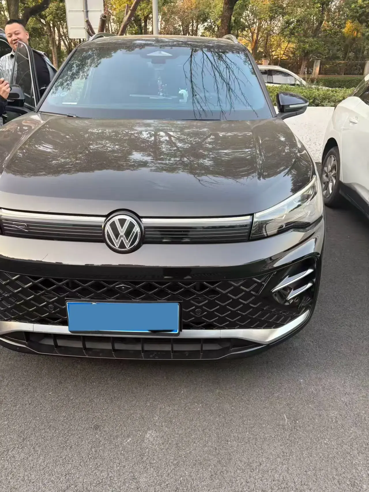 2025 VOLKSWAGEN TIGUAN thumbnail 3