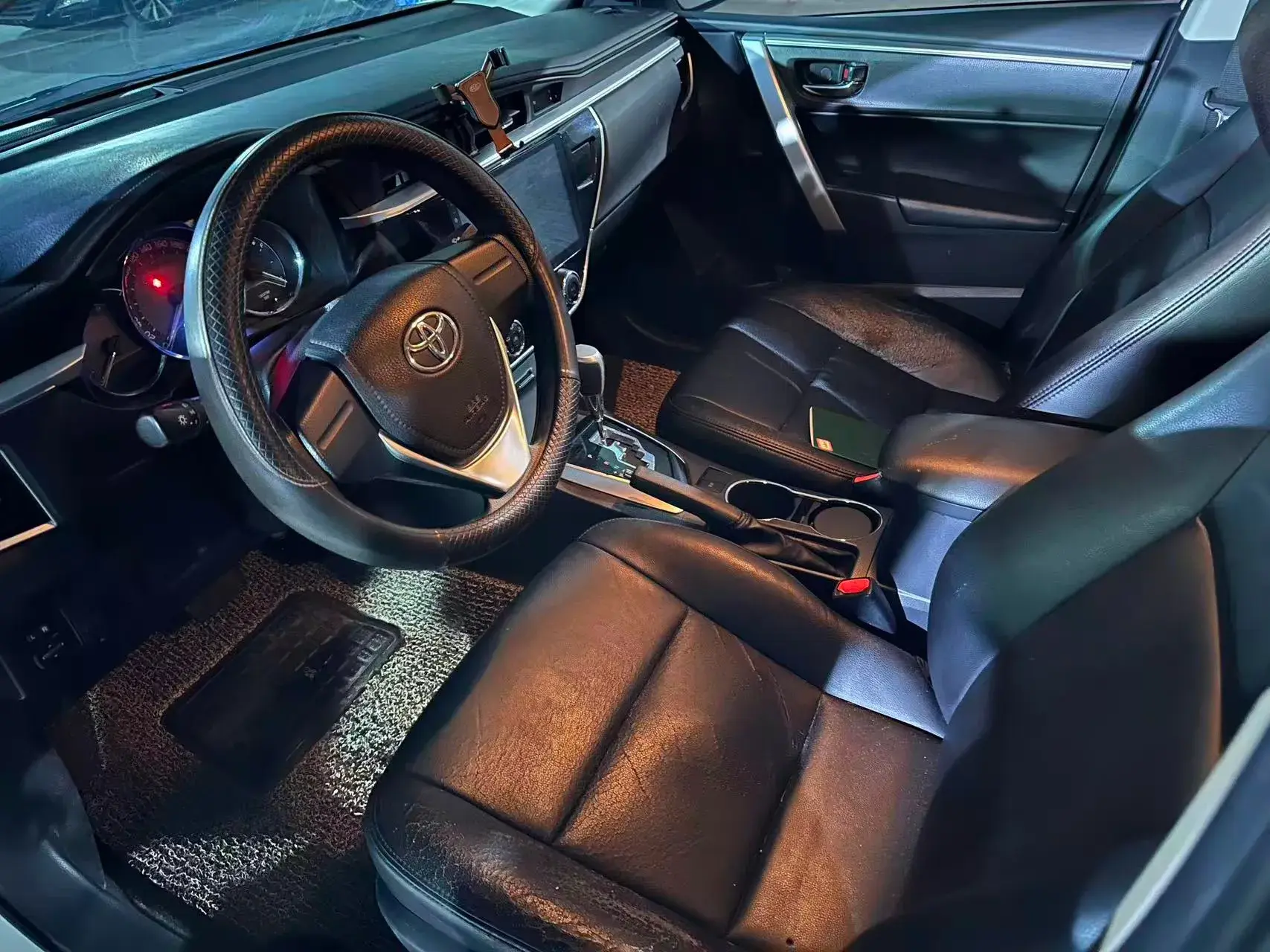 2017 TOYOTA COROLLA thumbnail 4