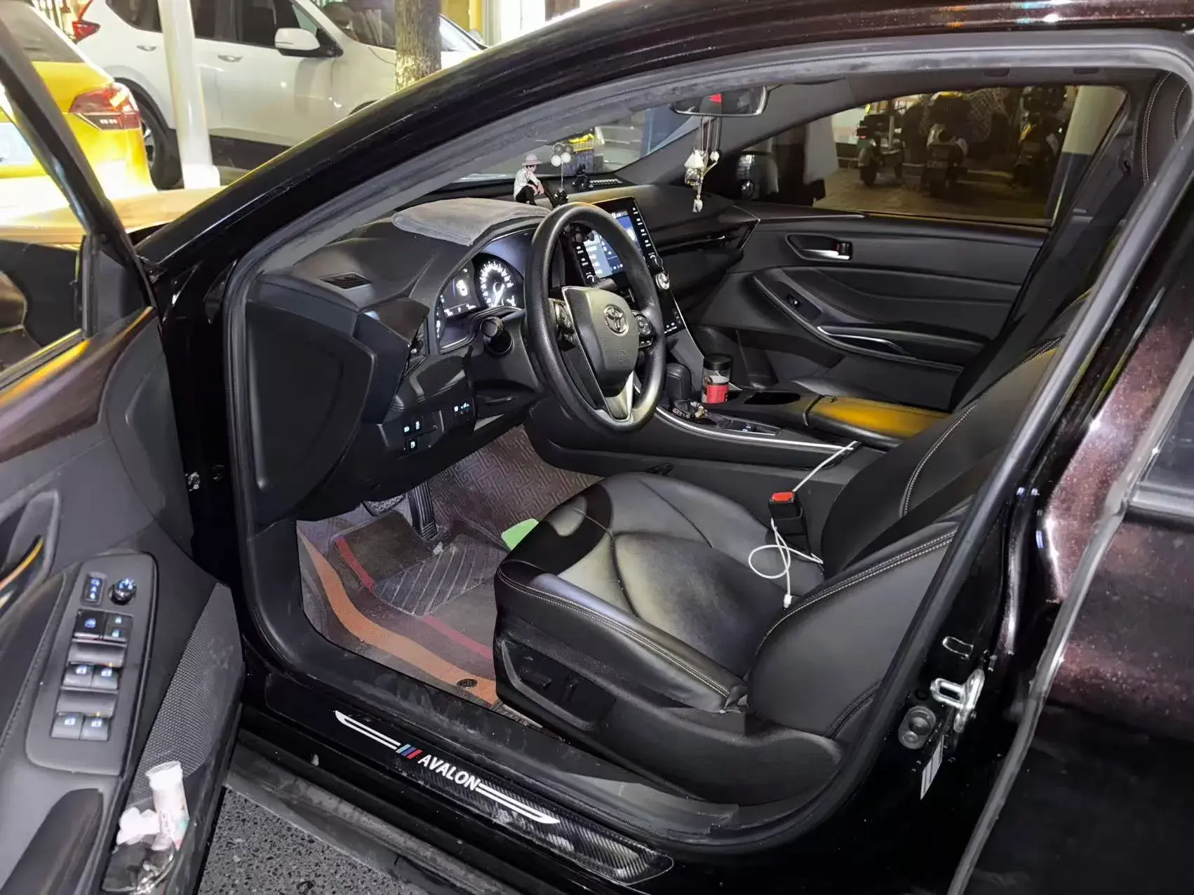 2019 TOYOTA AVALON thumbnail 3