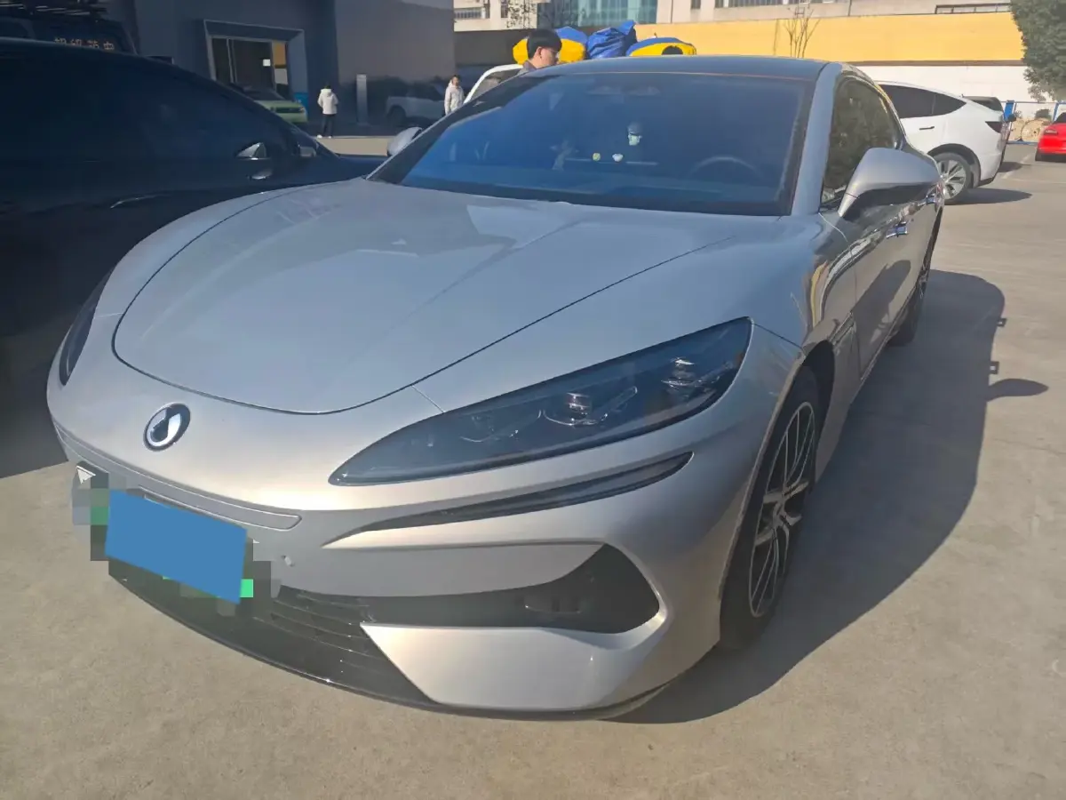 2024 Denza DenzaZ9GT 2.0T 207HP L4 E-CVT PHEV 38.5KWH