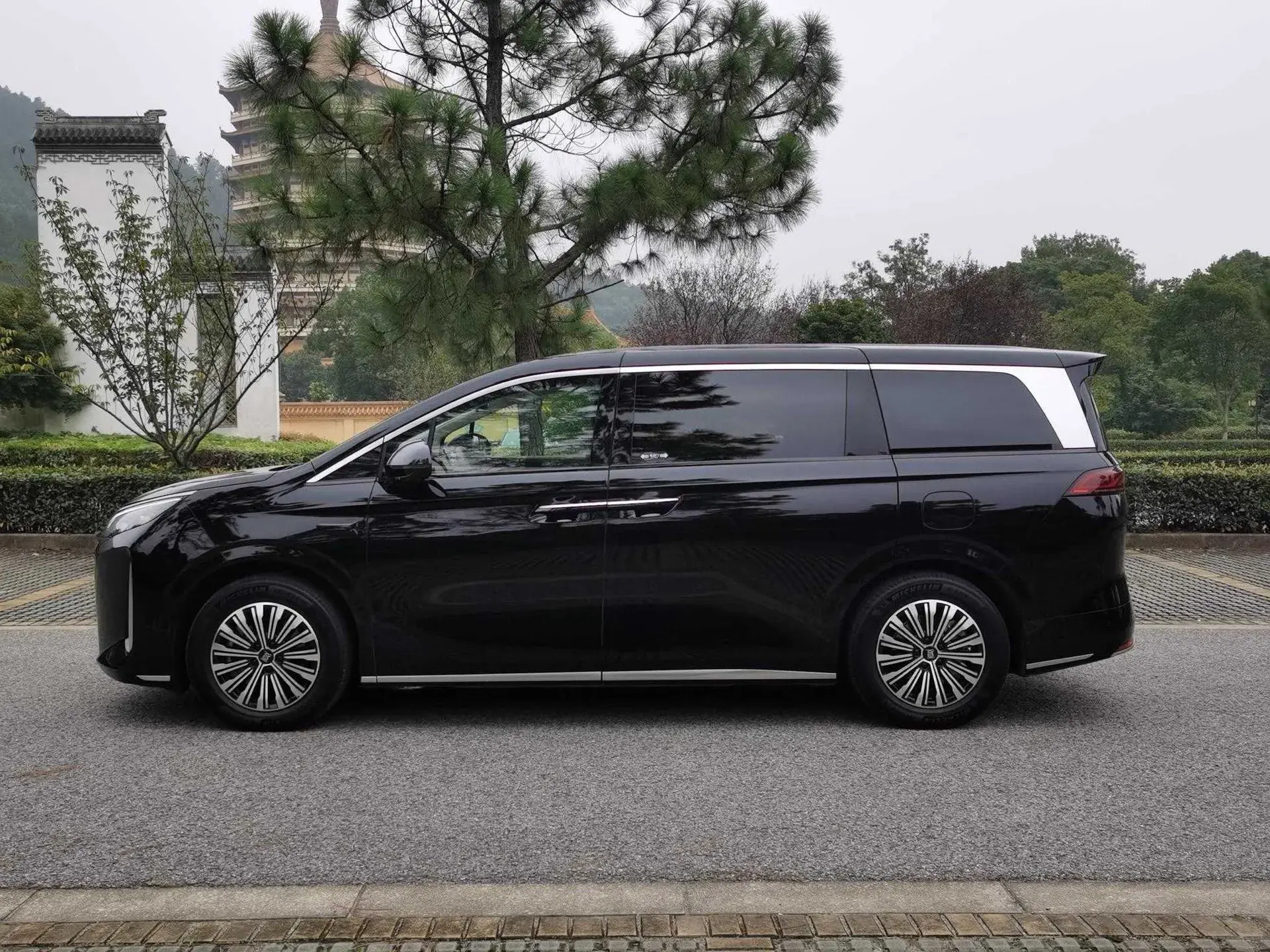 2025 BYD XIA thumbnail 2