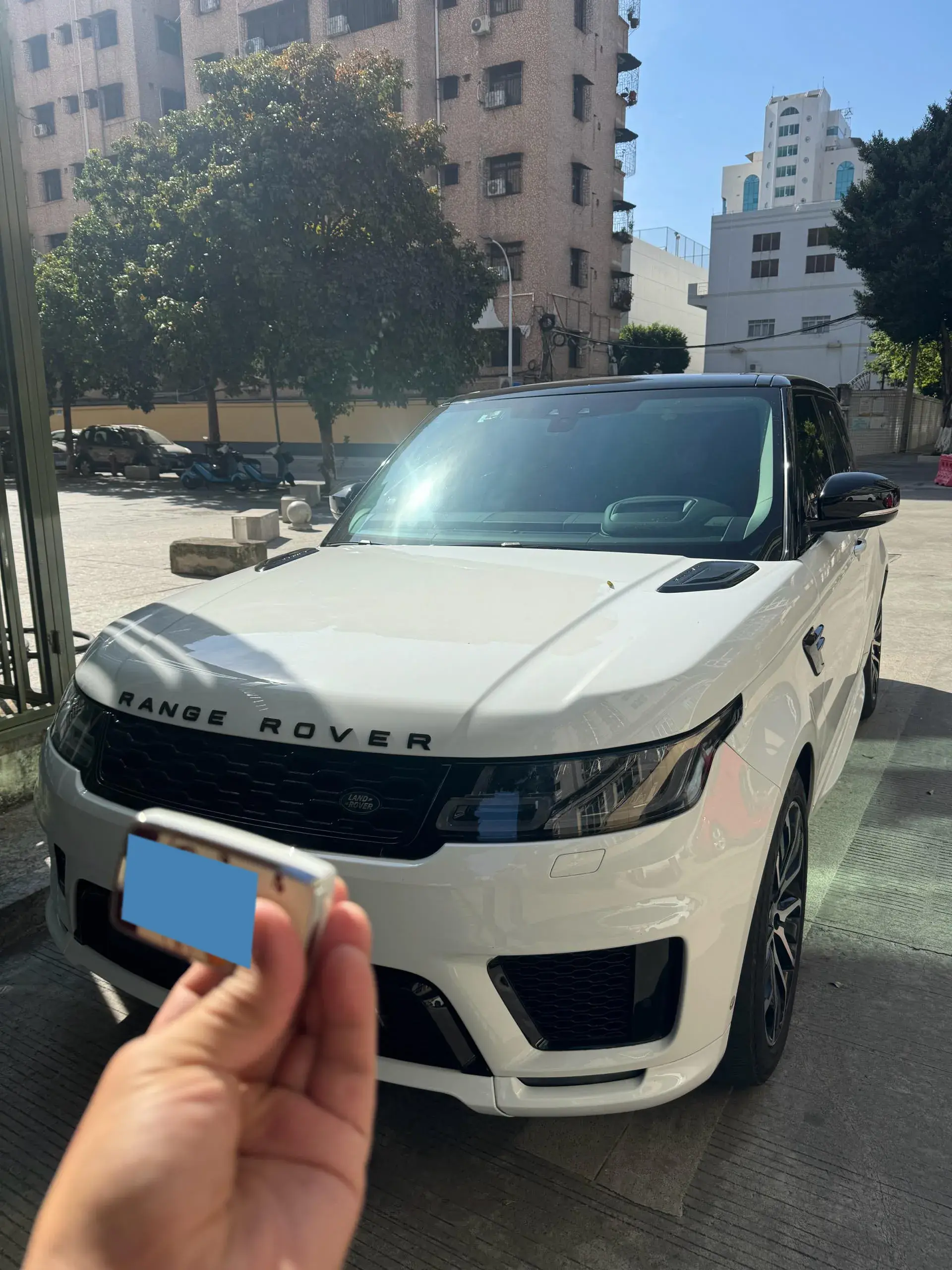 2022 LAND ROVER view 1