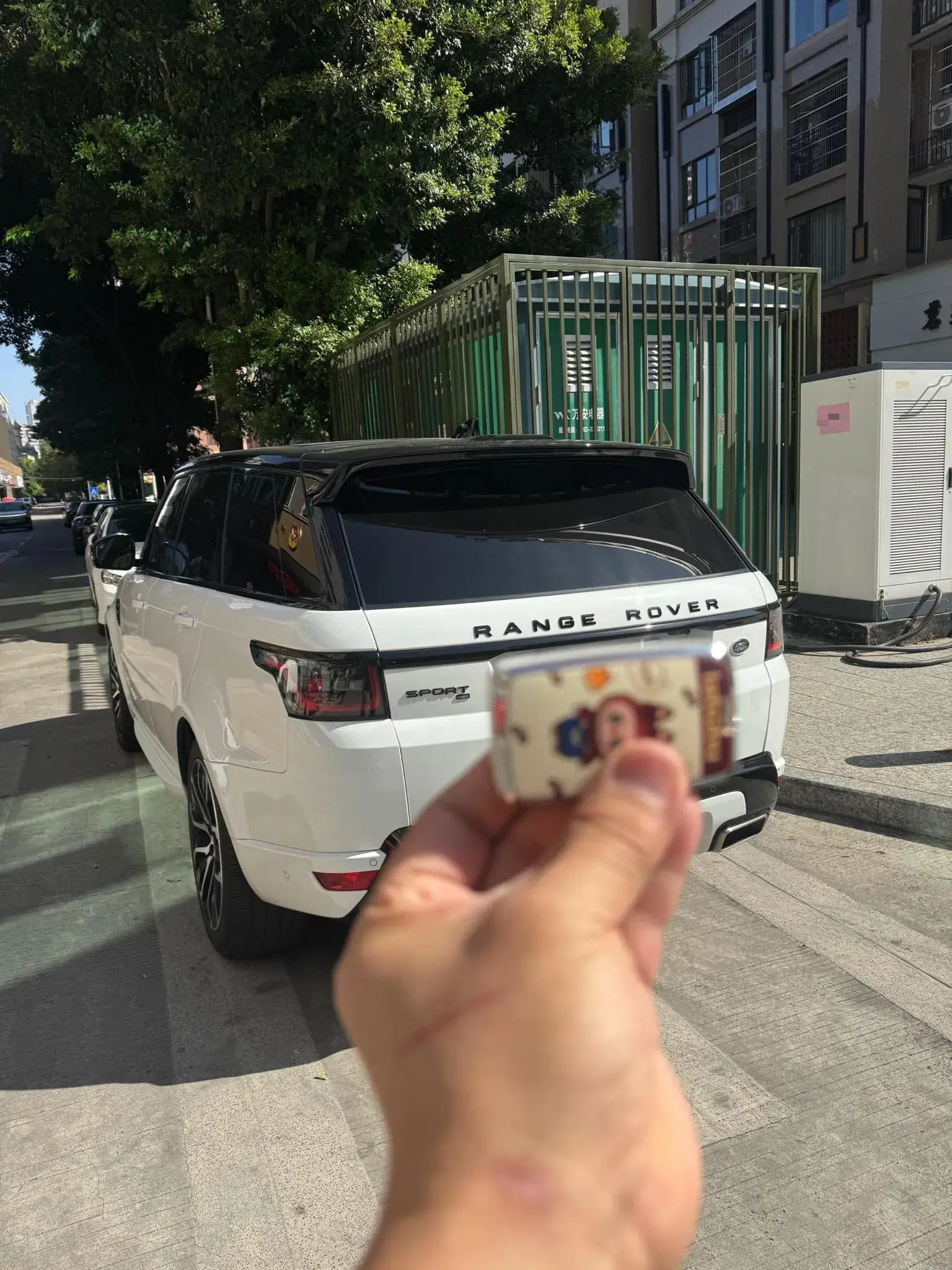 2022 LAND ROVER thumbnail 4