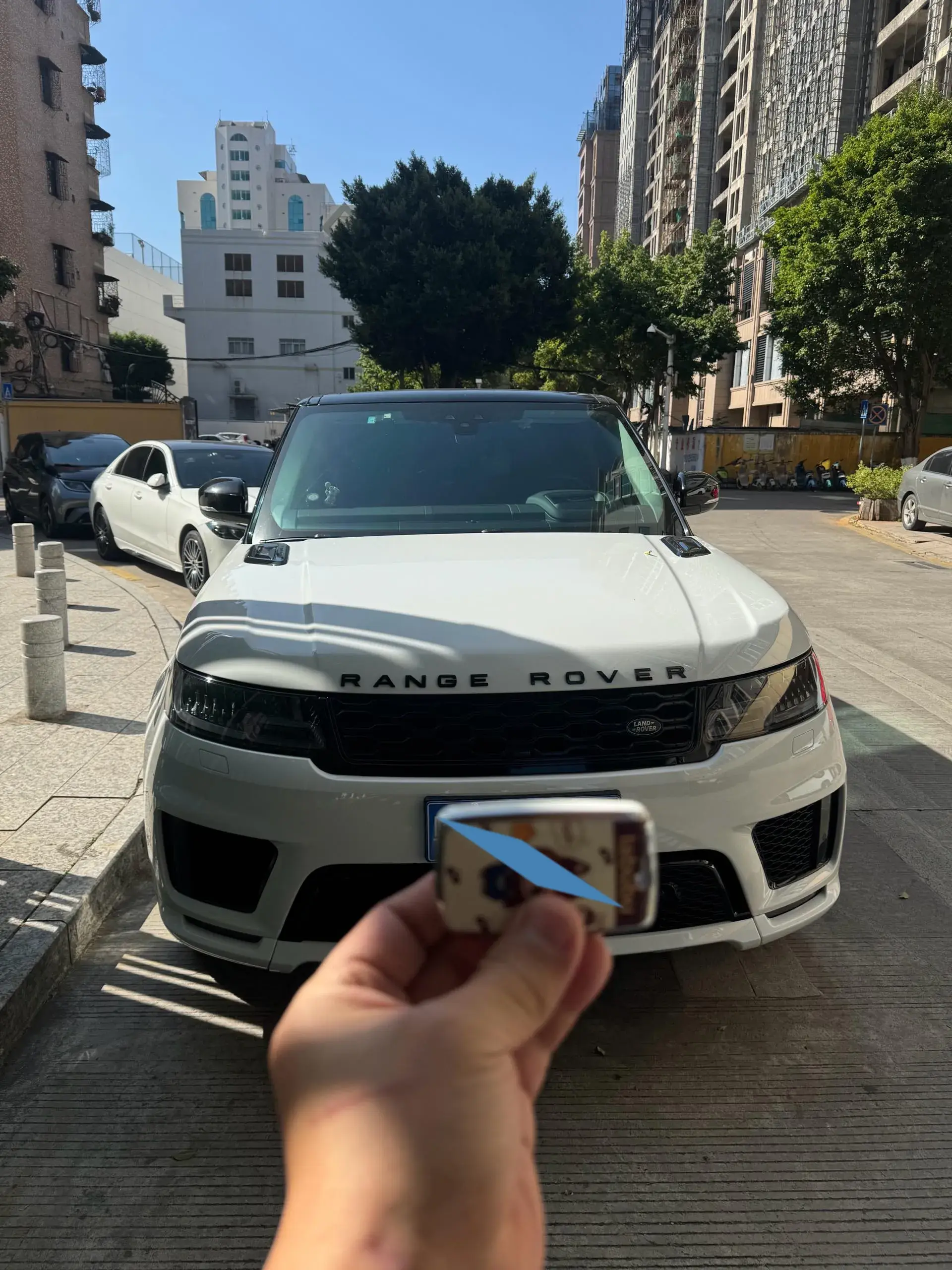 2022 LAND ROVER thumbnail 2
