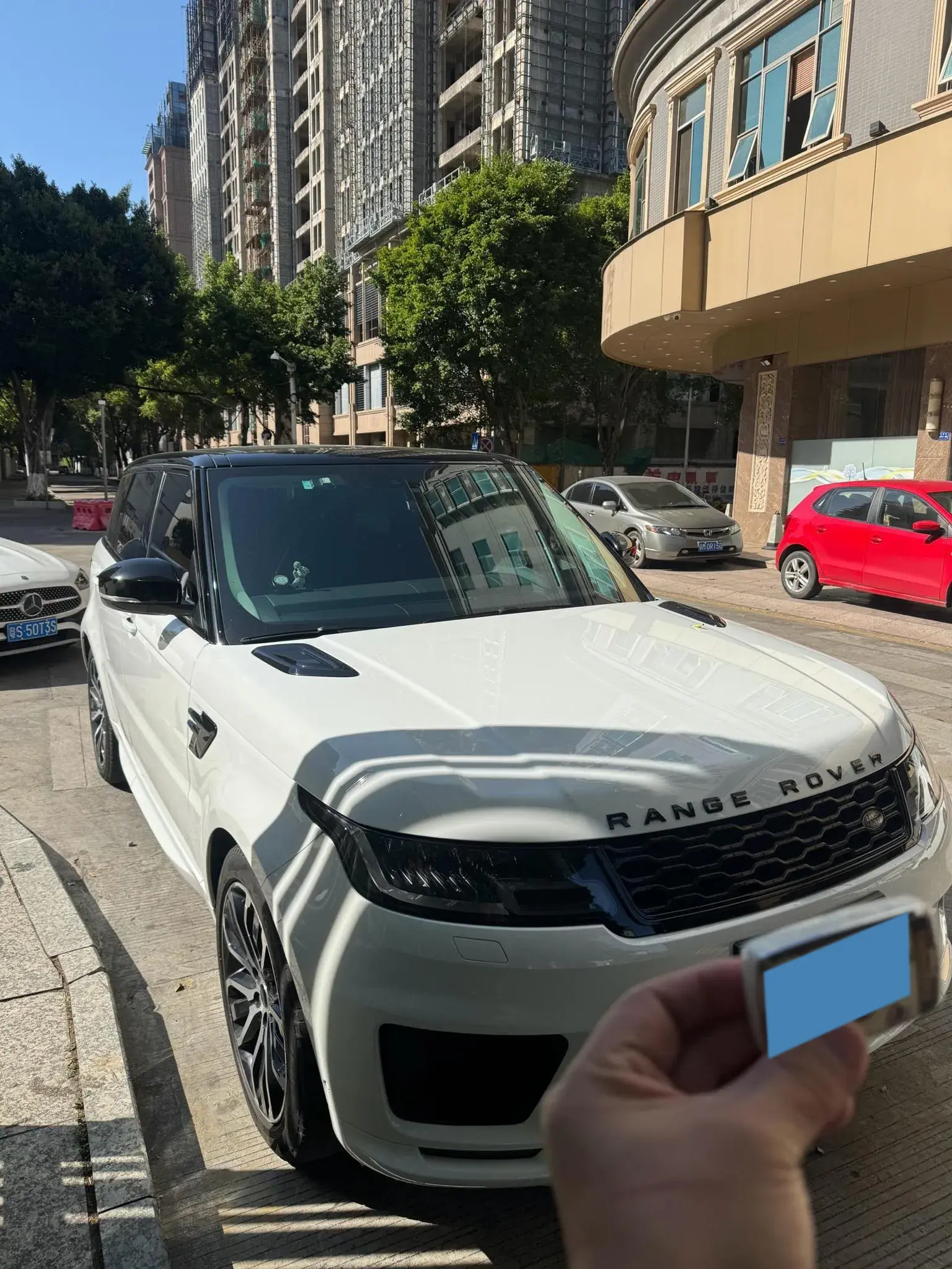 2022 LAND ROVER thumbnail 3