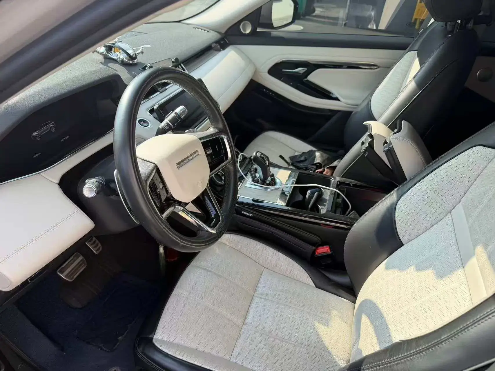 2021 LAND ROVER thumbnail 3