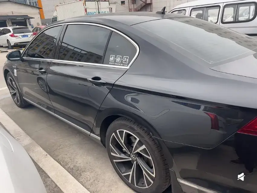 2021 VOLKSWAGEN MAGOTAN thumbnail 3