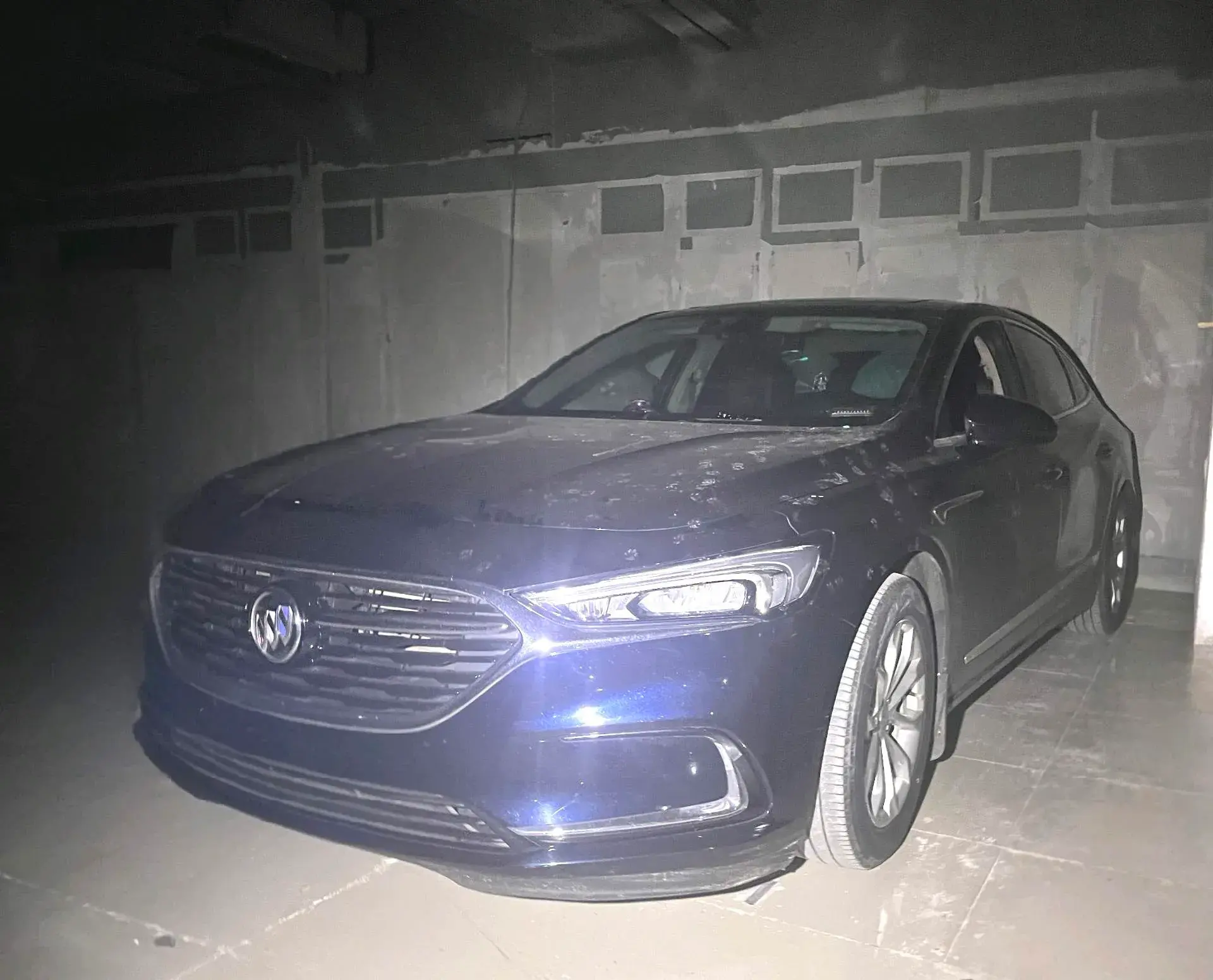 2021 BUICK LARCOSSE view 1