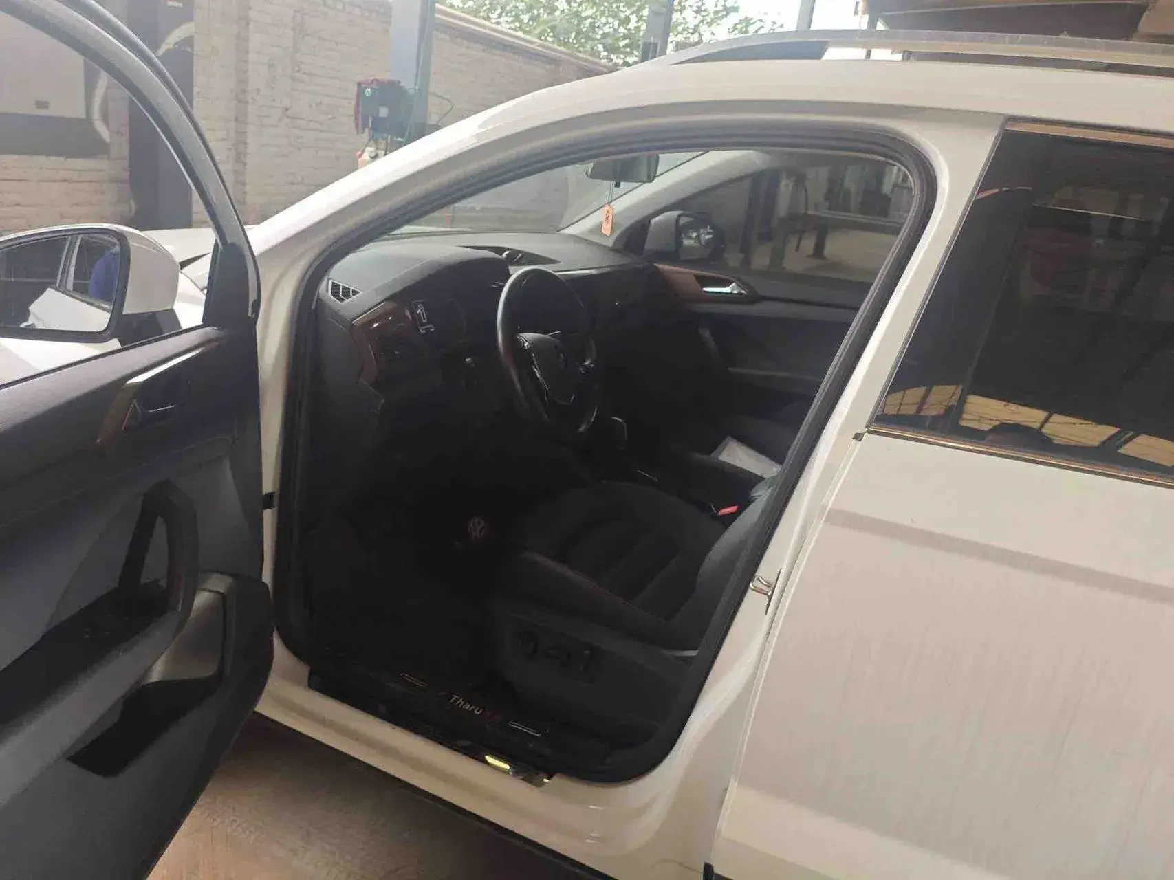 2021 VOLKSWAGEN THARU thumbnail 4