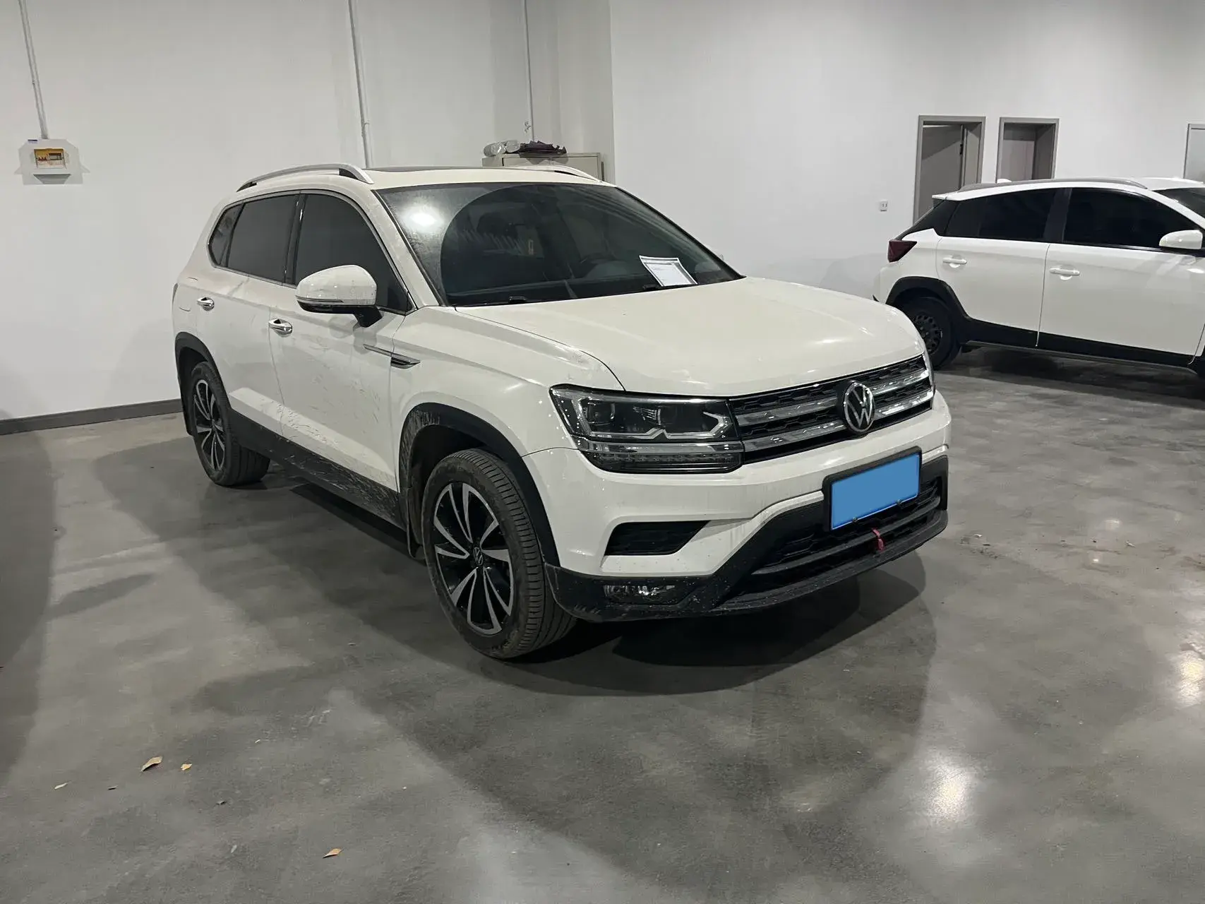 2021 VOLKSWAGEN THARU thumbnail 3