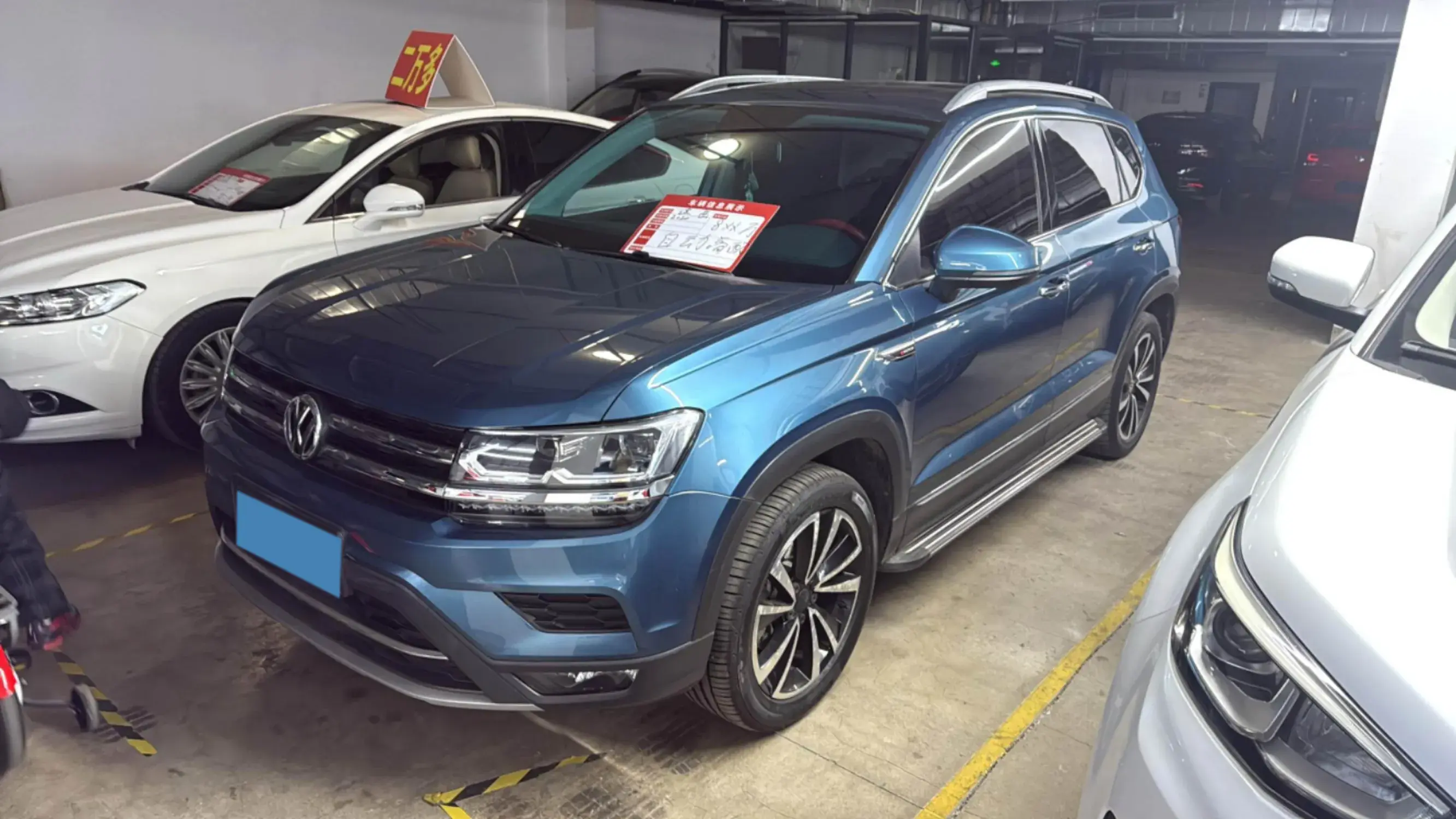 2019 VOLKSWAGEN THARU view 1