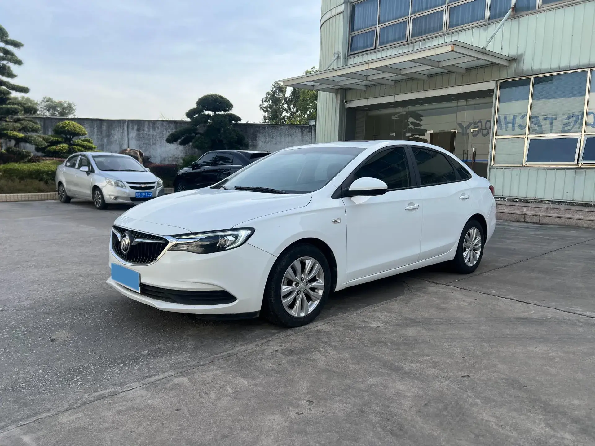 2021 BUICK EXCELLE view 1