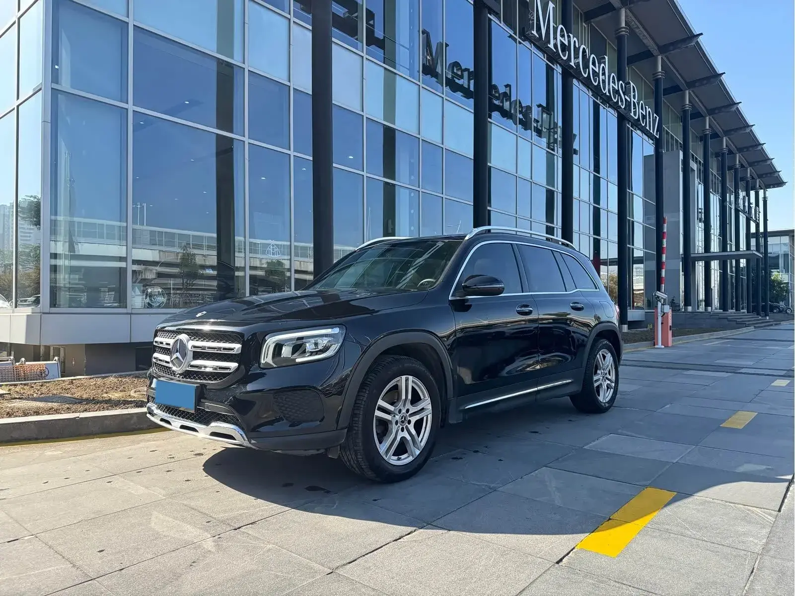 2021 MERCEDES-BENZ GLB view 1