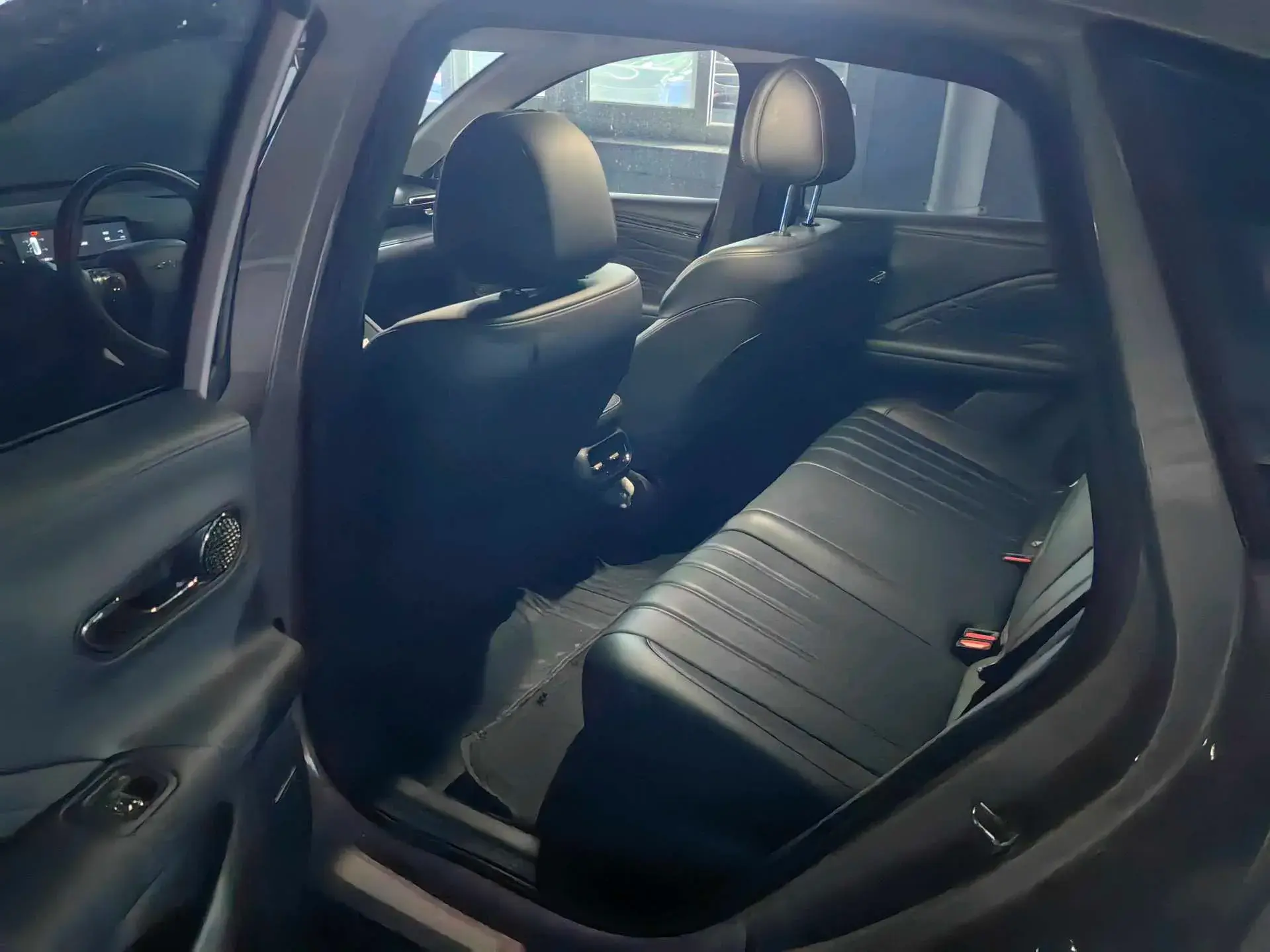 2025 AION AION thumbnail 3