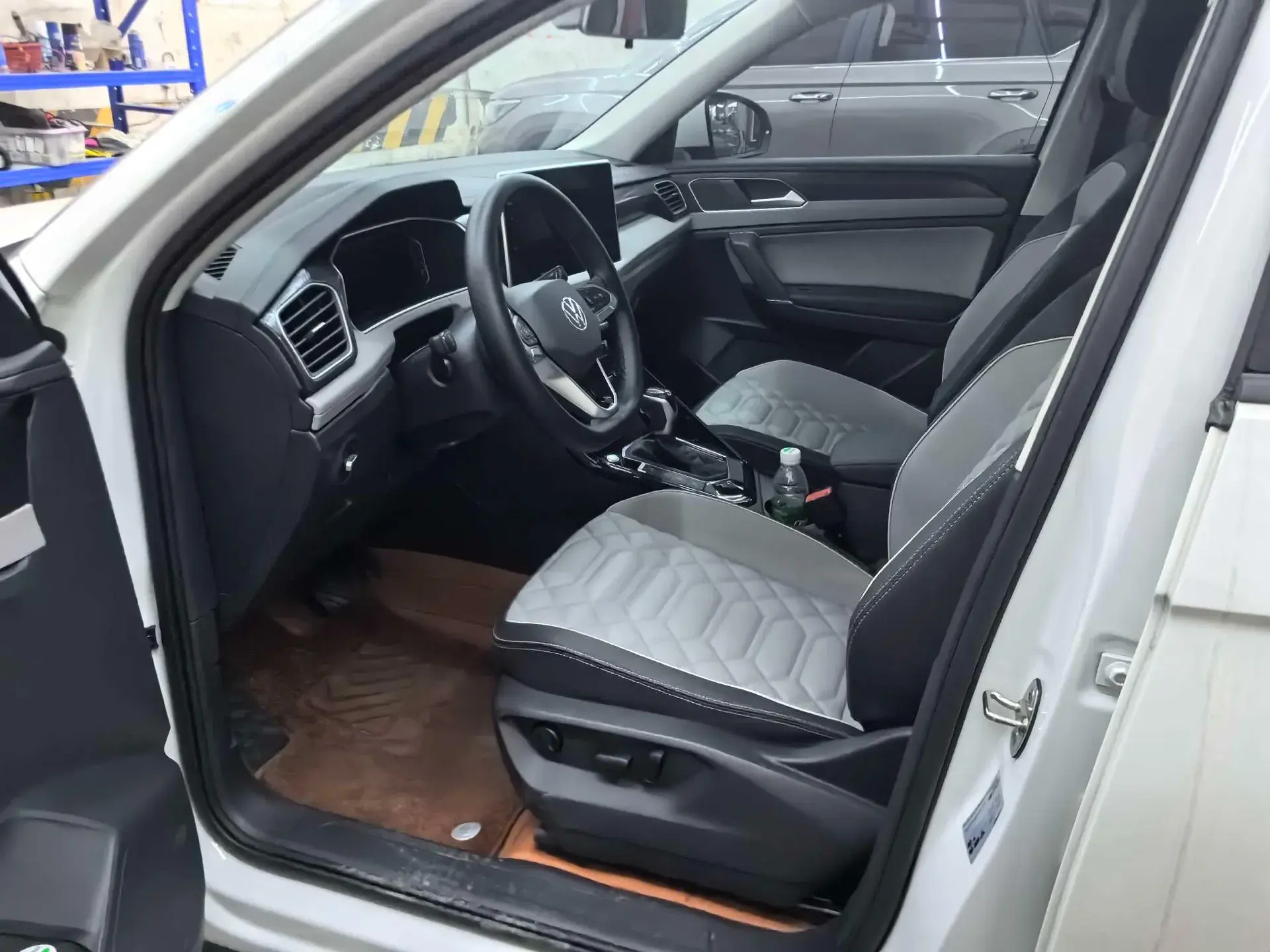 2025 VOLKSWAGEN TAYRON thumbnail 3