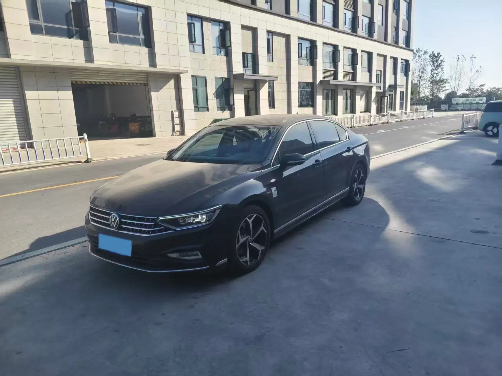 2023 VOLKSWAGEN MAGOTAN view 1