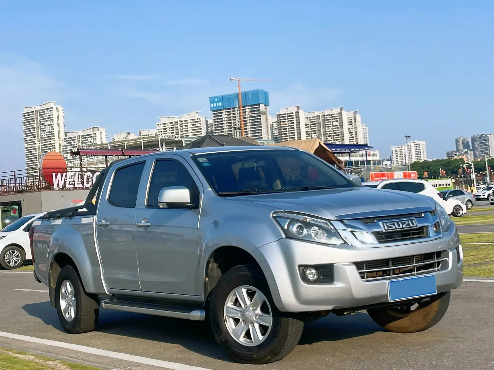 2019 ISUZU RE-MAX thumbnail 3