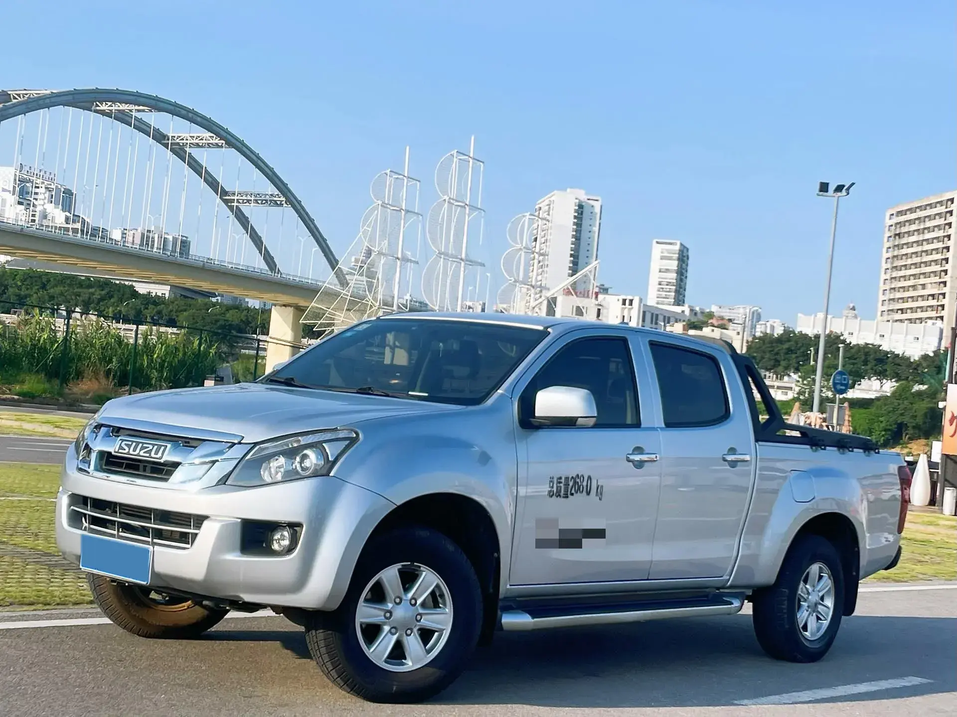 2019 ISUZU RE-MAX view 1