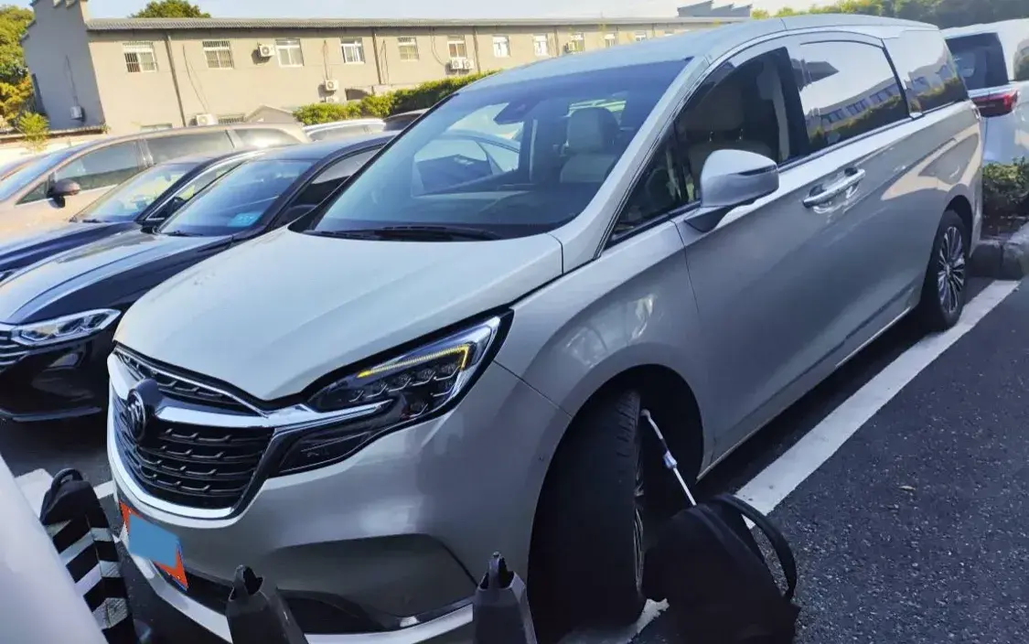 2022 BUICK GL8 view 1