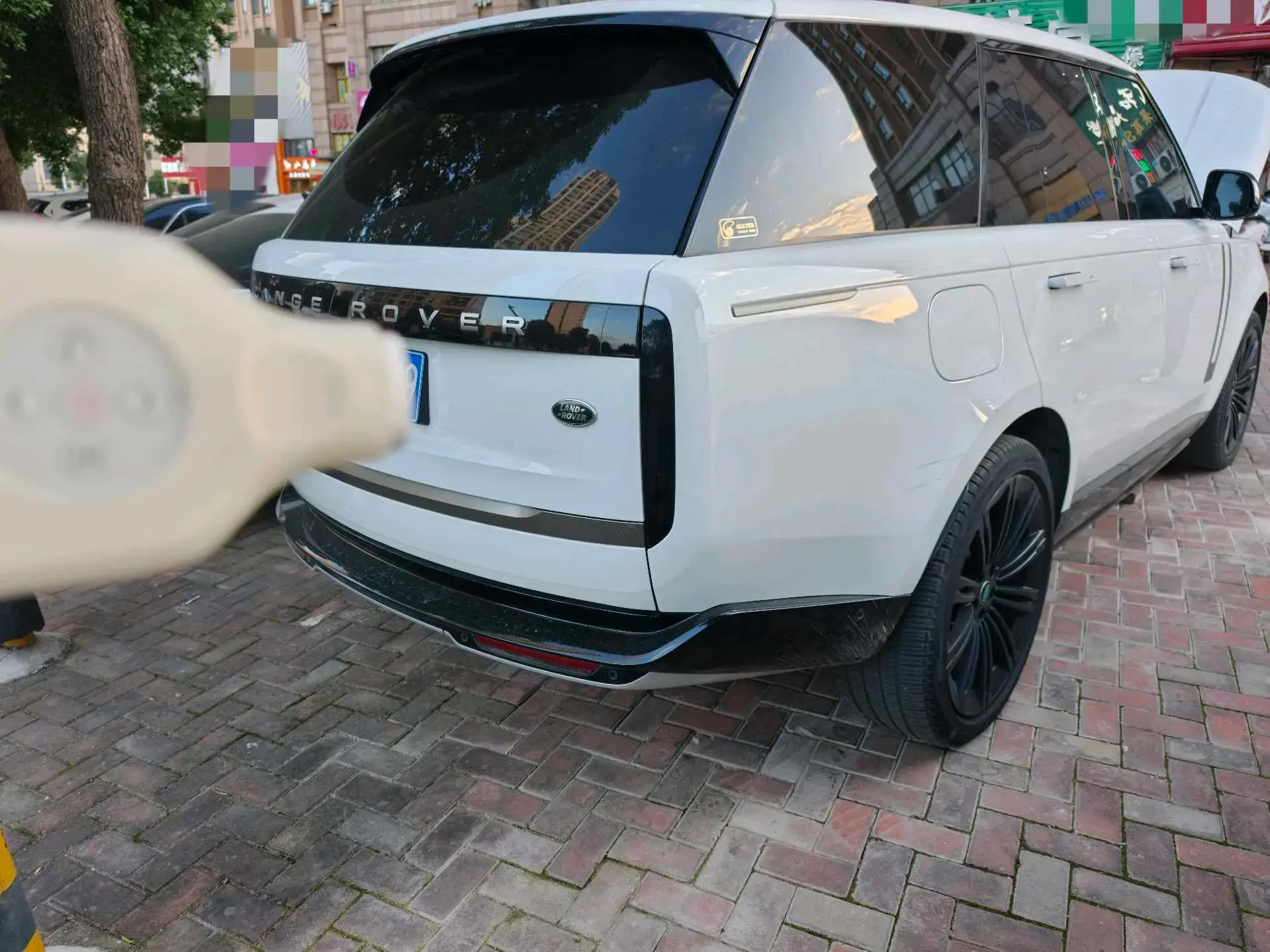 2023 LAND ROVER thumbnail 3