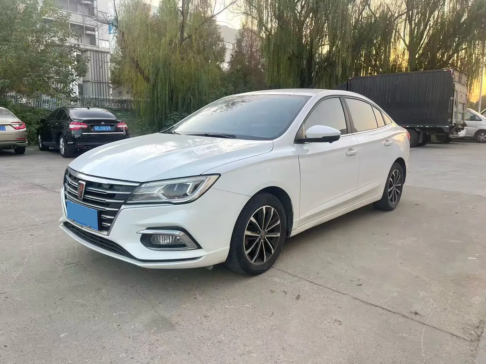 2020 ROEWE I5 view 1