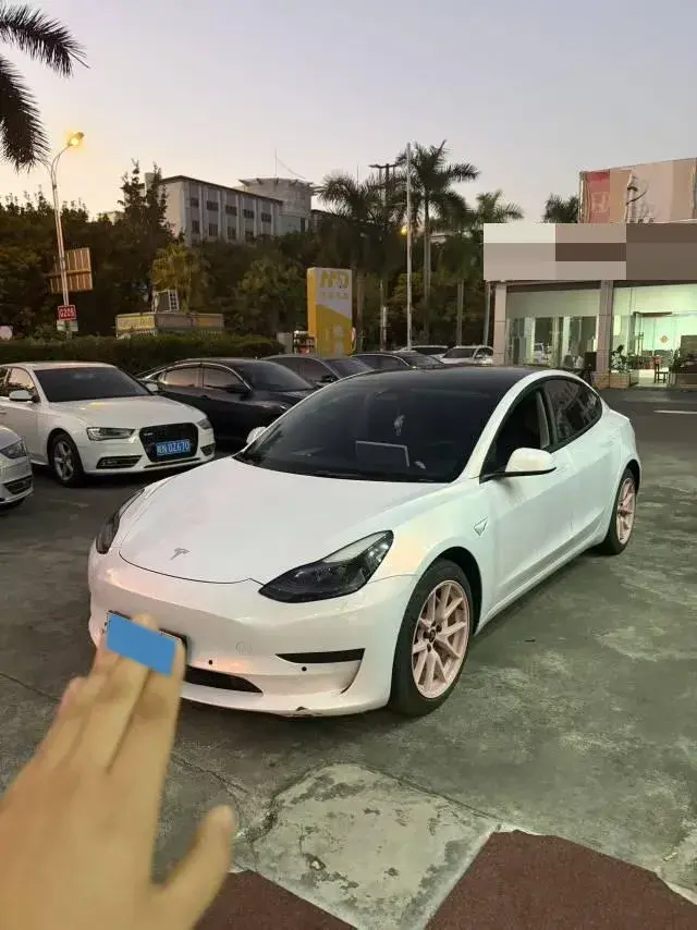 2022 Tesla Model 3 BEV 60KWH