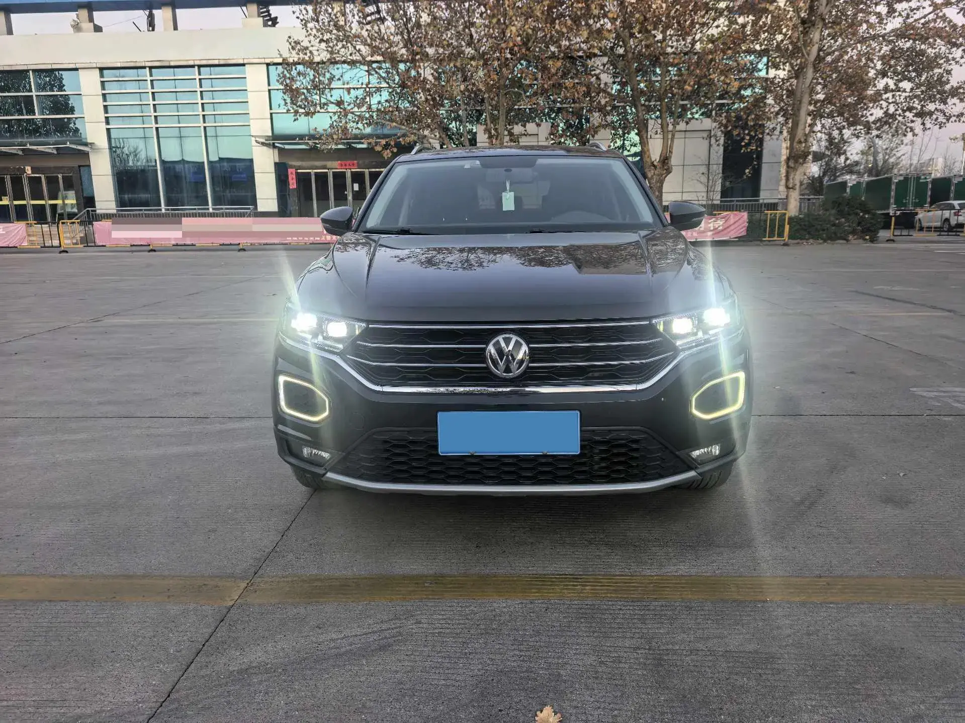 2019 VOLKSWAGEN T-ROC thumbnail 2